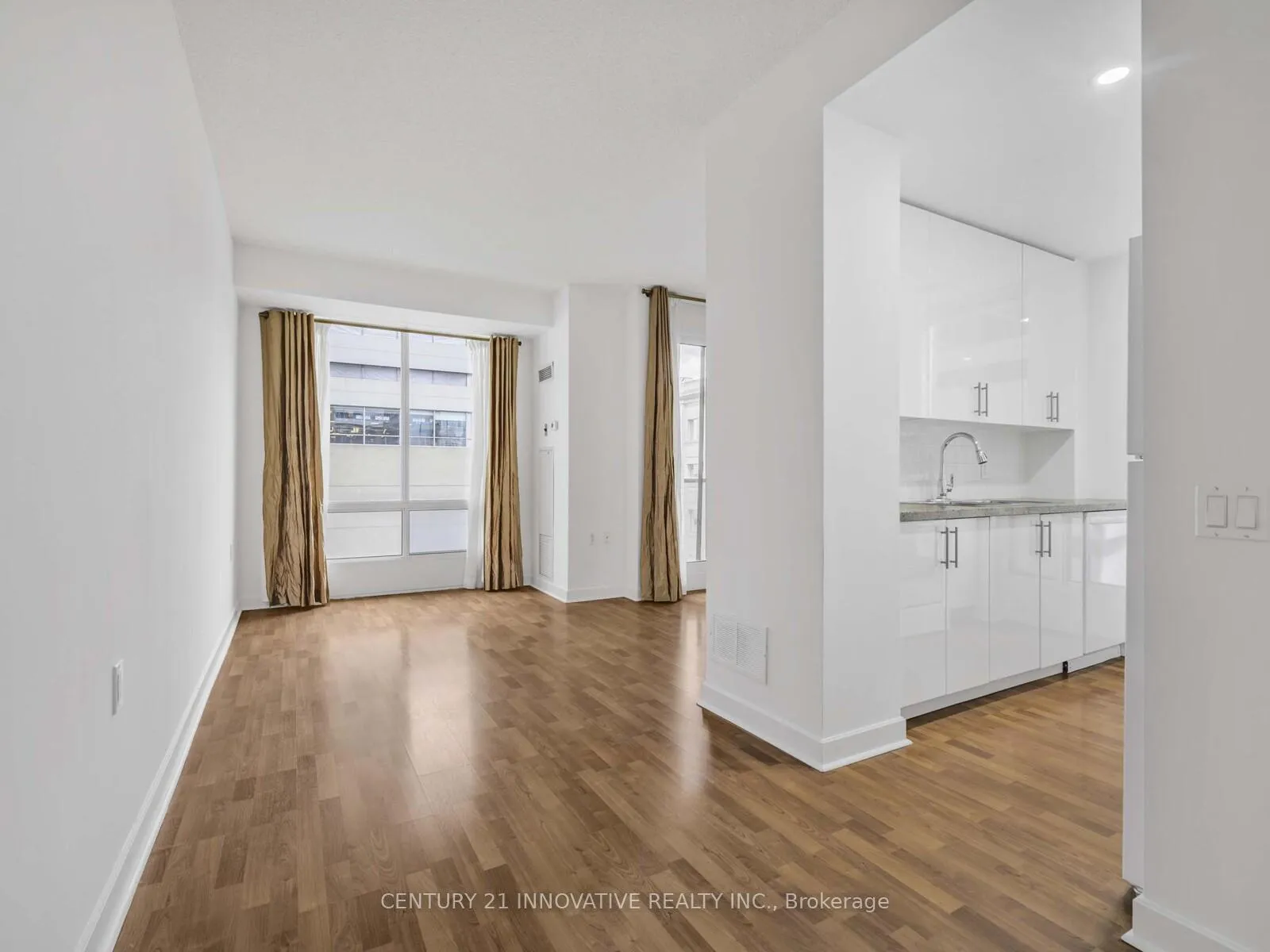 Photo 3 of Unit 805, 85 Bloor Street E, Toronto, Church-Yonge Corridor — HOMEH