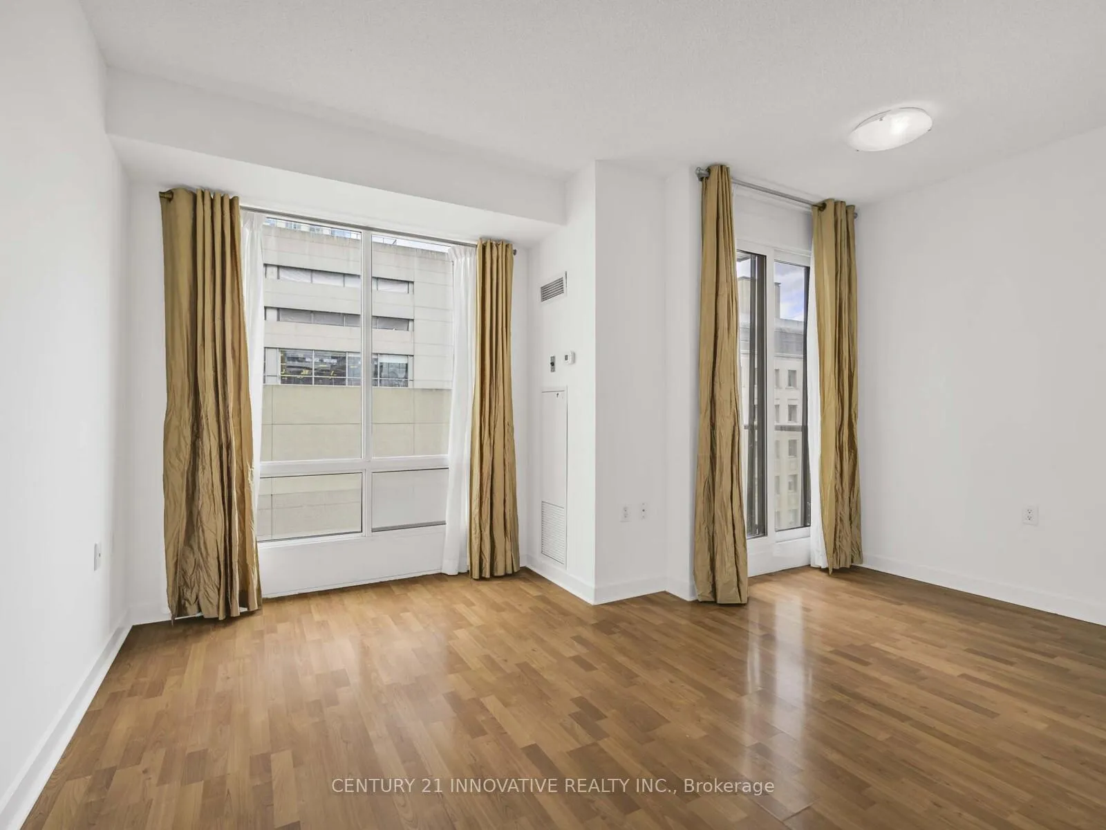 Photo 4 of Unit 805, 85 Bloor Street E, Toronto, Church-Yonge Corridor — HOMEH
