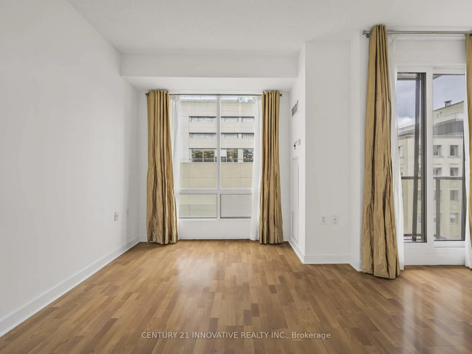 Photo 5 of Unit 805, 85 Bloor Street E, Toronto, Church-Yonge Corridor — HOMEH