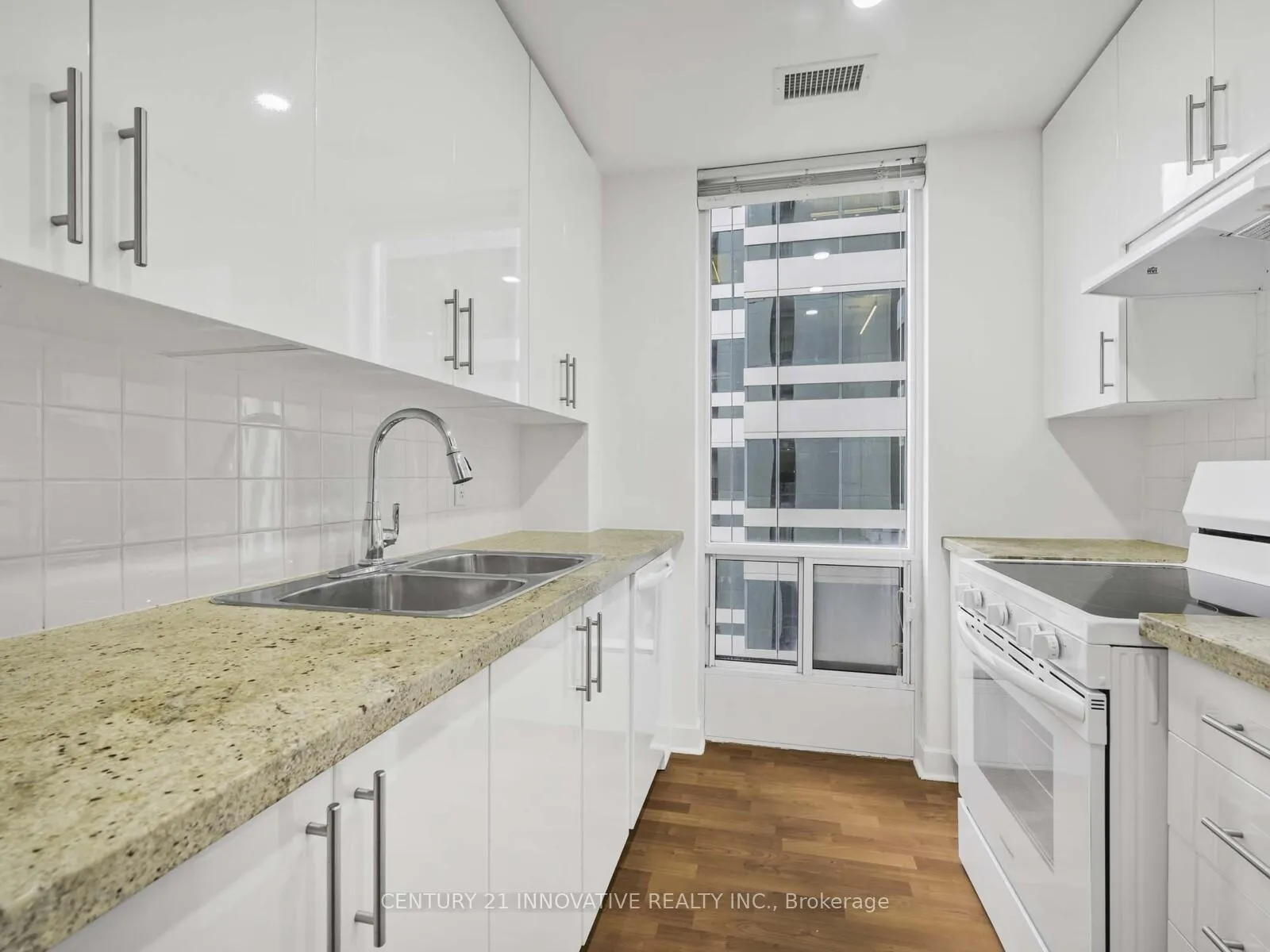 Photo 10 of Unit 805, 85 Bloor Street E, Toronto, Church-Yonge Corridor — HOMEH