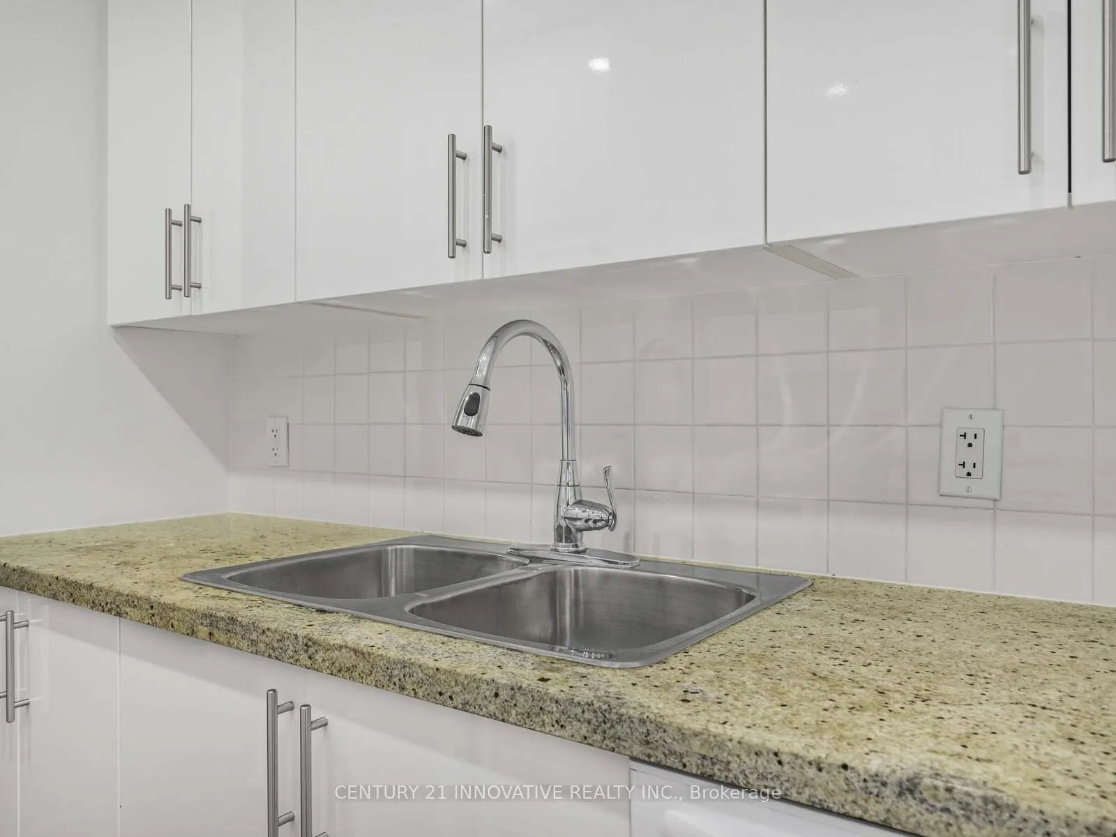Photo 12 of Unit 805, 85 Bloor Street E, Toronto, Church-Yonge Corridor — HOMEH