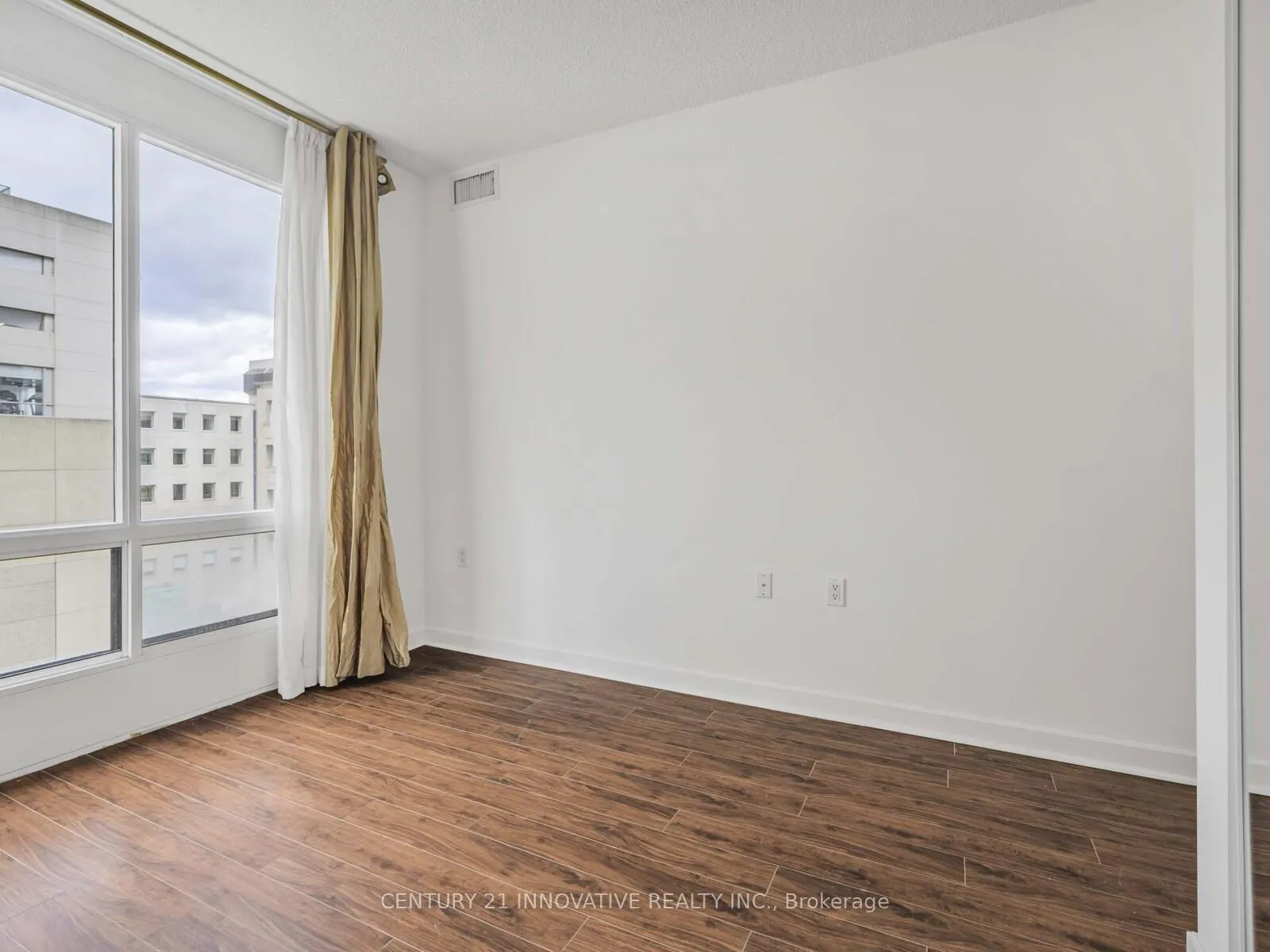 Photo 18 of Unit 805, 85 Bloor Street E, Toronto, Church-Yonge Corridor — HOMEH