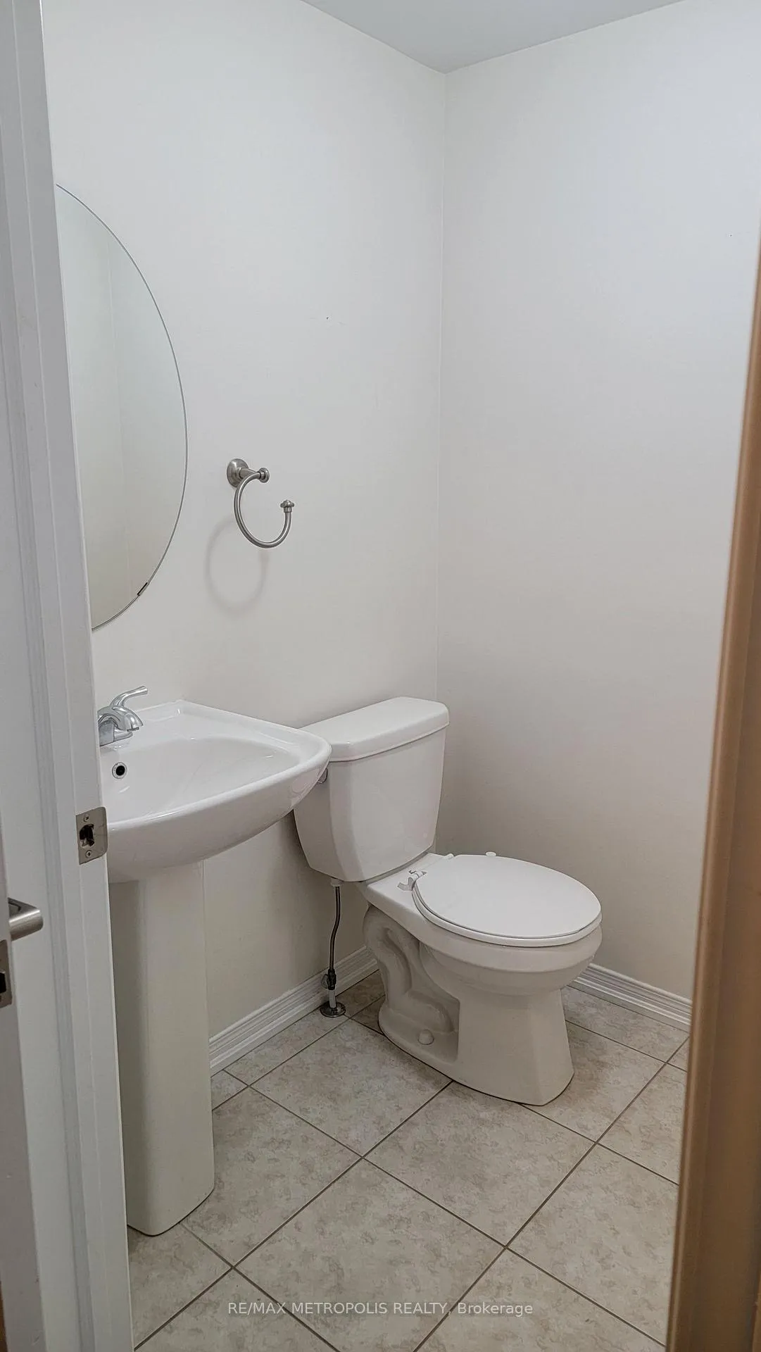 Photo 11 of 11 Valliere Drive, Markham, Berczy — HOMEH