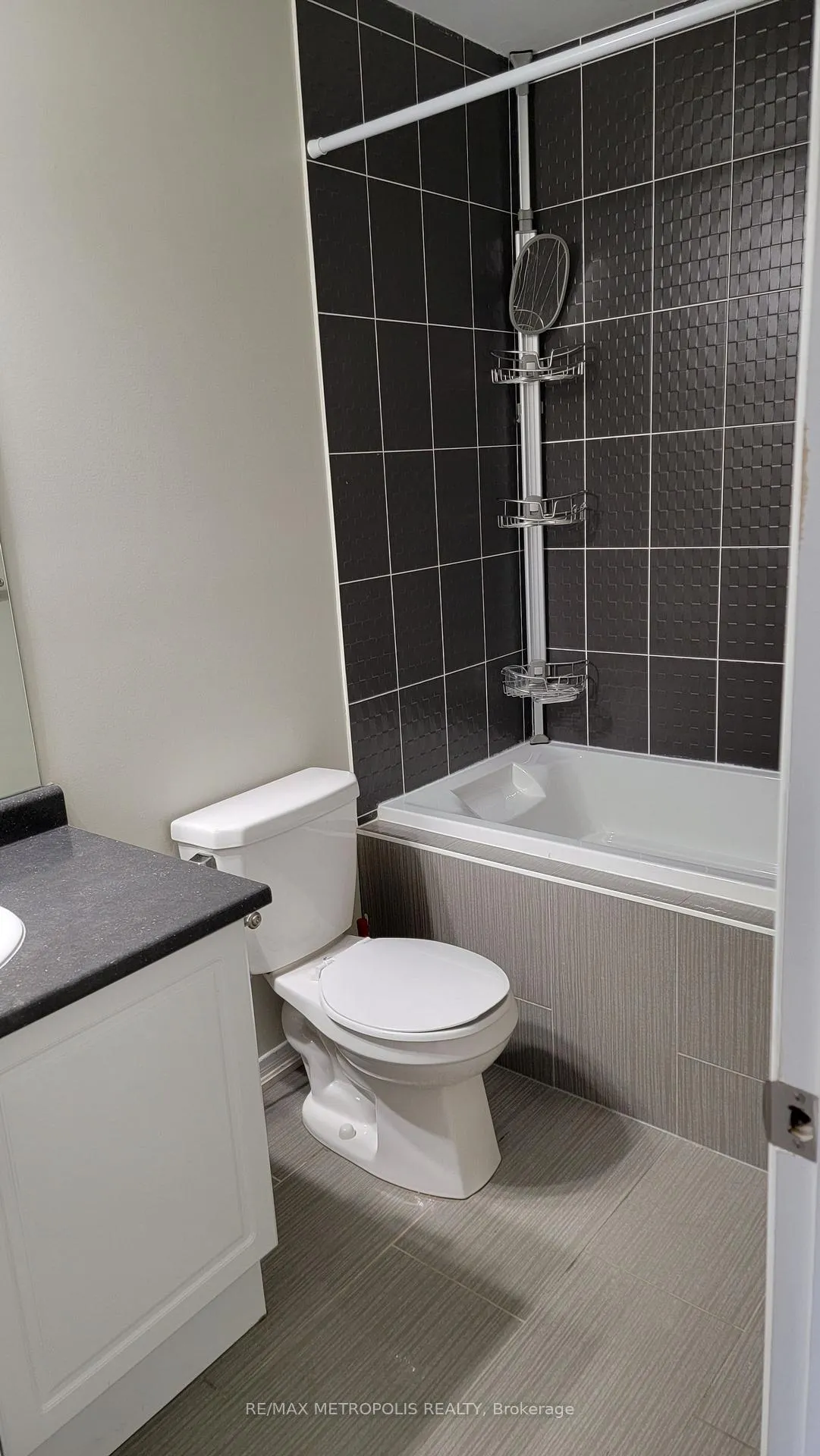 Photo 15 of 11 Valliere Drive, Markham, Berczy — HOMEH