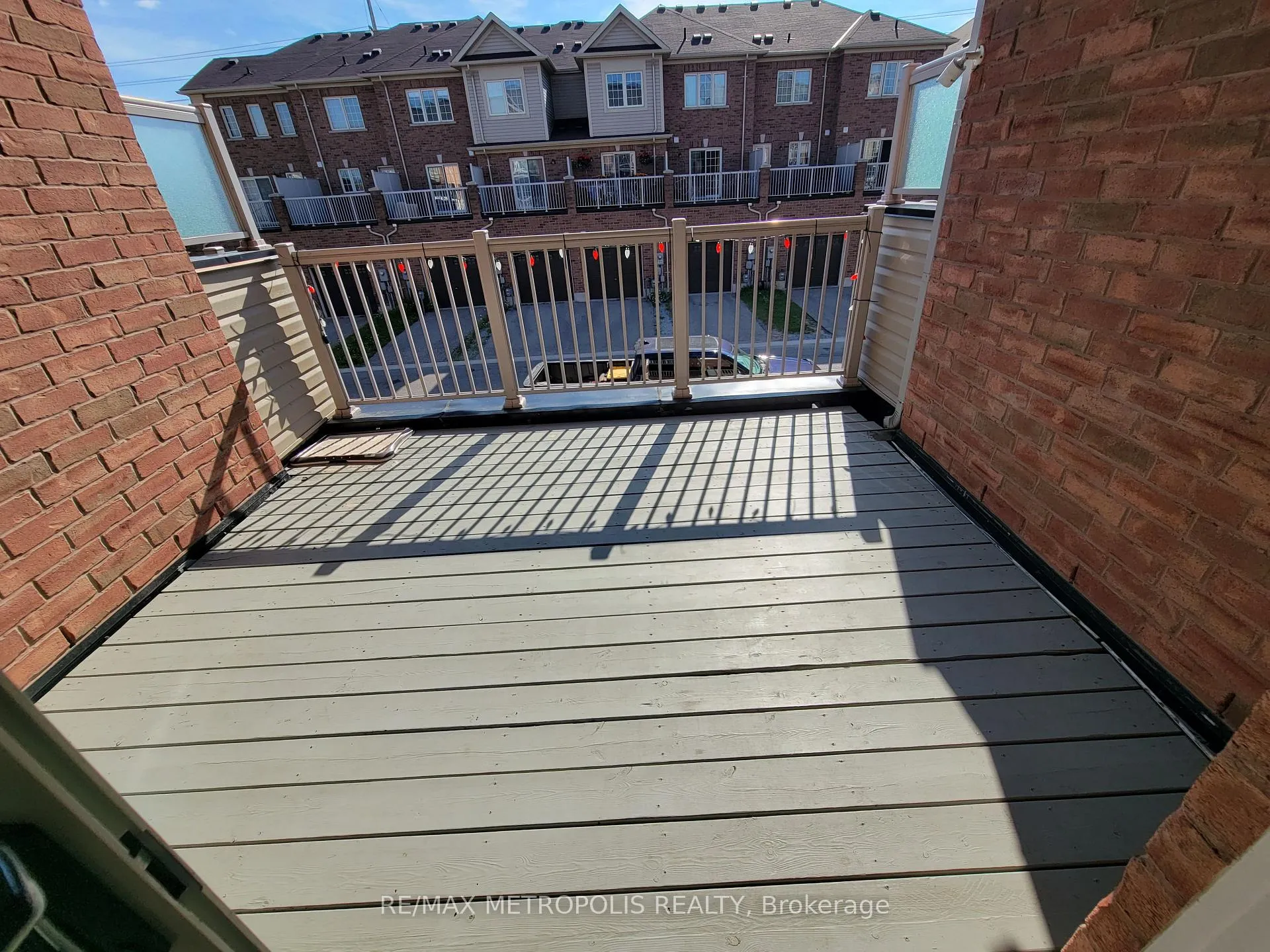 Photo 21 of 11 Valliere Drive, Markham, Berczy — HOMEH