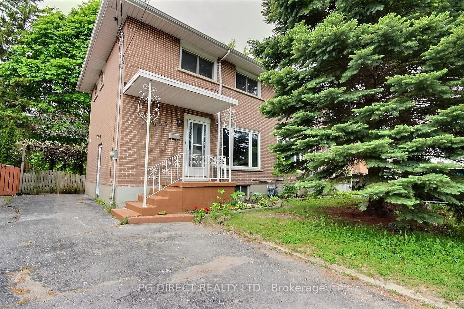 Front of 950 Portsmouth Avenue