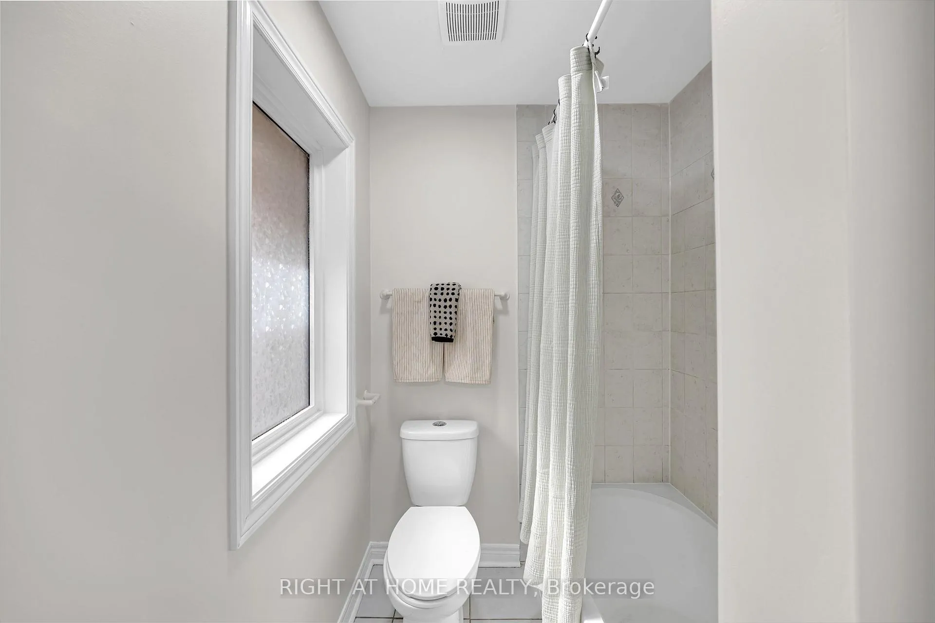 Photo 33 of 1396 Castlemore Avenue, Markham, Greensborough — HOMEH