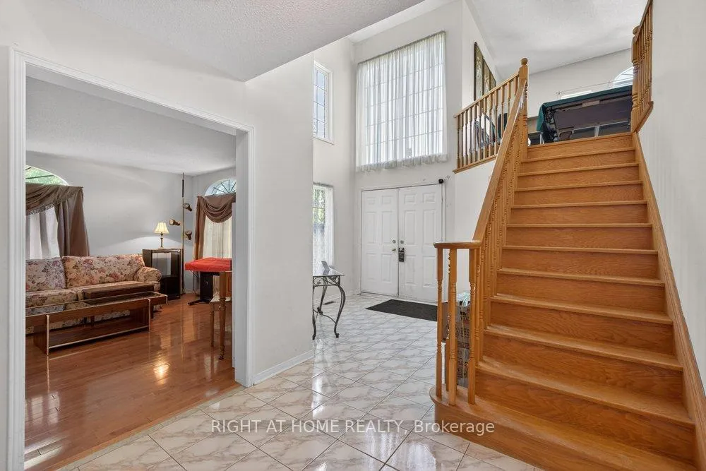 Photo 2 of 130 Eagleridge Drive, Brampton, Sandringham-Wellington — HOMEH