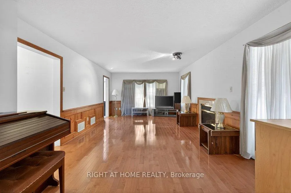 Photo 6 of 130 Eagleridge Drive, Brampton, Sandringham-Wellington — HOMEH