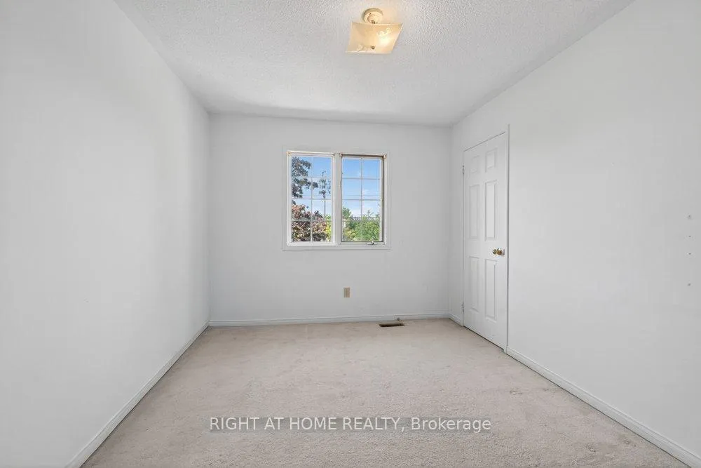 Photo 7 of 130 Eagleridge Drive, Brampton, Sandringham-Wellington — HOMEH