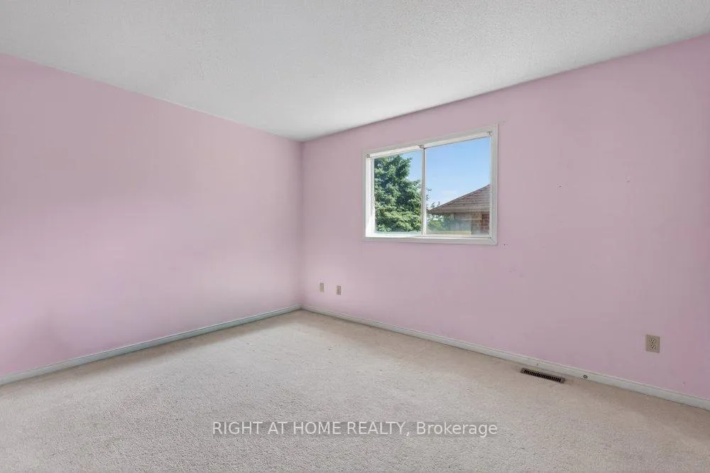 Photo 8 of 130 Eagleridge Drive, Brampton, Sandringham-Wellington — HOMEH