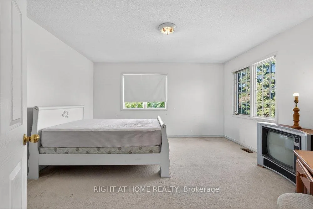 Photo 9 of 130 Eagleridge Drive, Brampton, Sandringham-Wellington — HOMEH