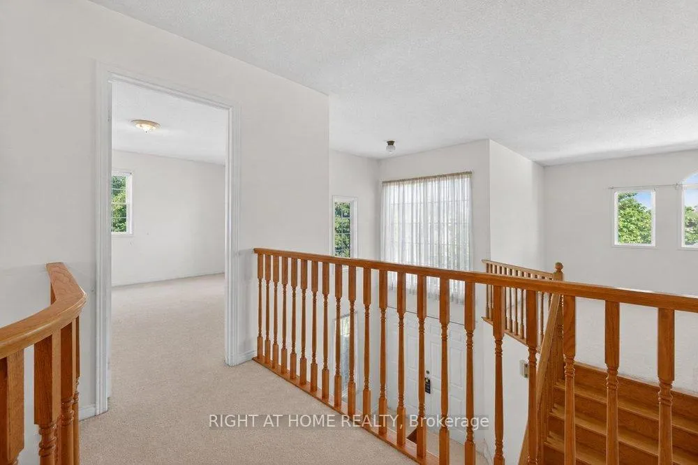 Photo 10 of 130 Eagleridge Drive, Brampton, Sandringham-Wellington — HOMEH