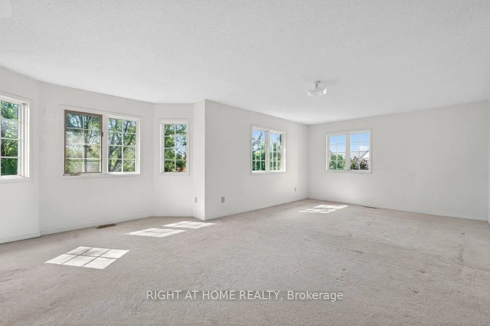 Photo 11 of 130 Eagleridge Drive, Brampton, Sandringham-Wellington — HOMEH