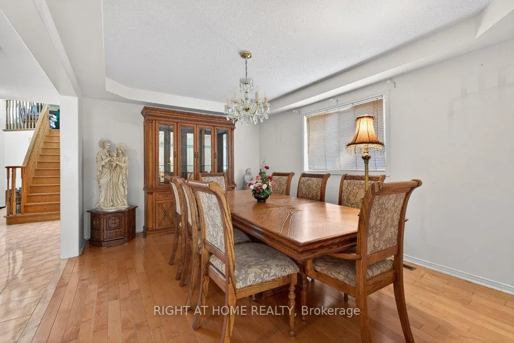 Photo 19 of 130 Eagleridge Drive, Brampton, Sandringham-Wellington — HOMEH