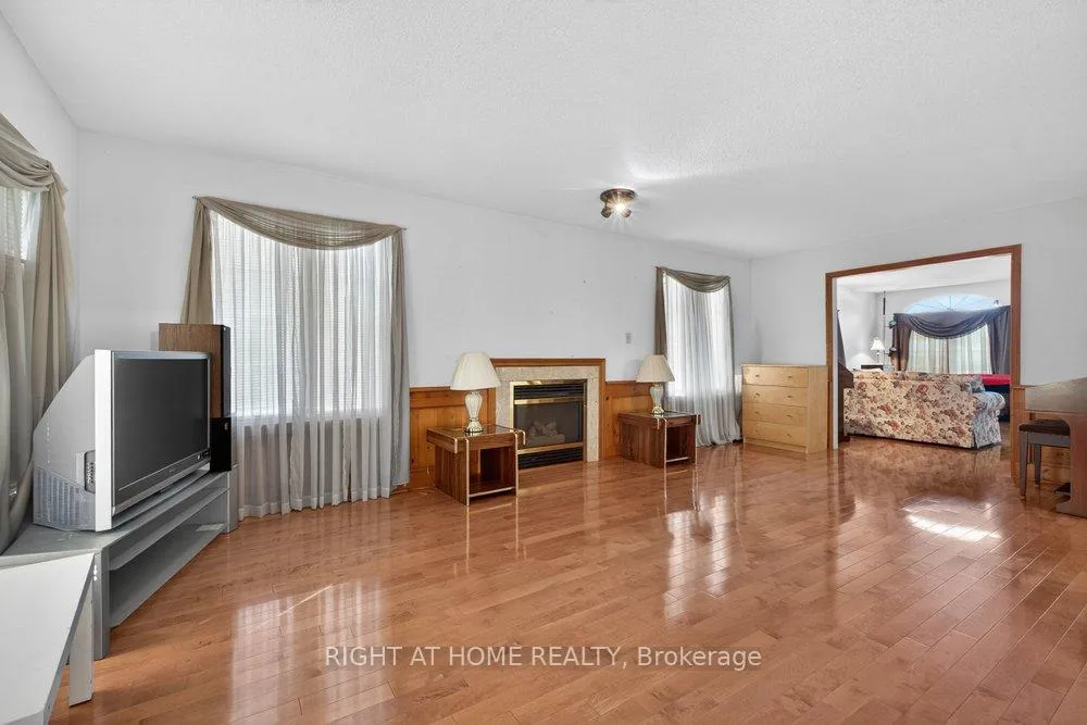 Photo 20 of 130 Eagleridge Drive, Brampton, Sandringham-Wellington — HOMEH