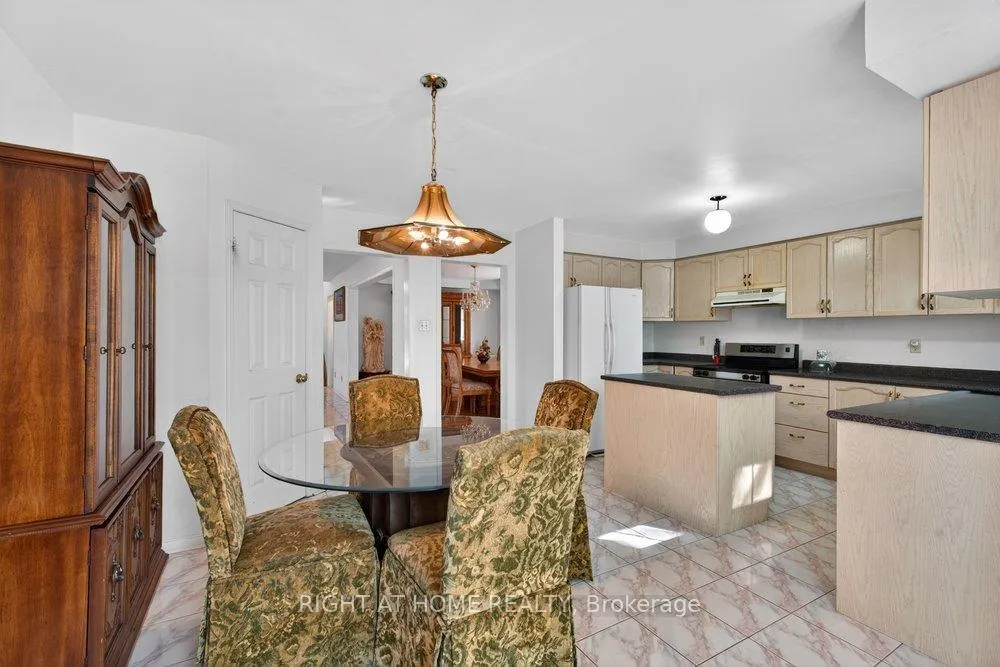 Photo 21 of 130 Eagleridge Drive, Brampton, Sandringham-Wellington — HOMEH
