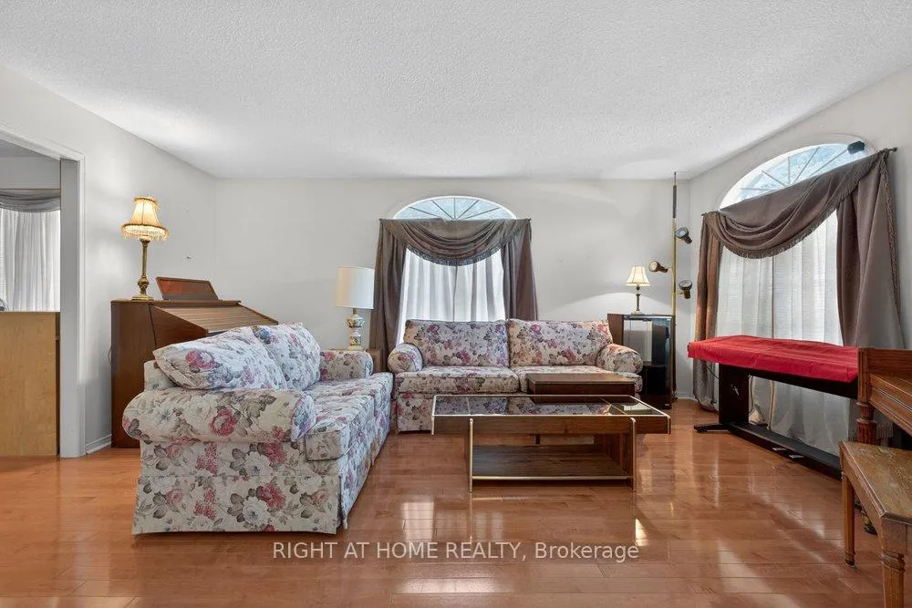 Photo 22 of 130 Eagleridge Drive, Brampton, Sandringham-Wellington — HOMEH