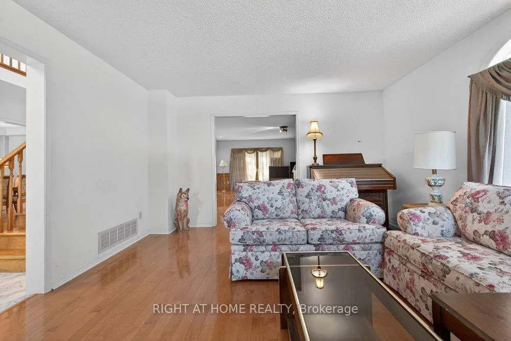 Photo 23 of 130 Eagleridge Drive, Brampton, Sandringham-Wellington — HOMEH