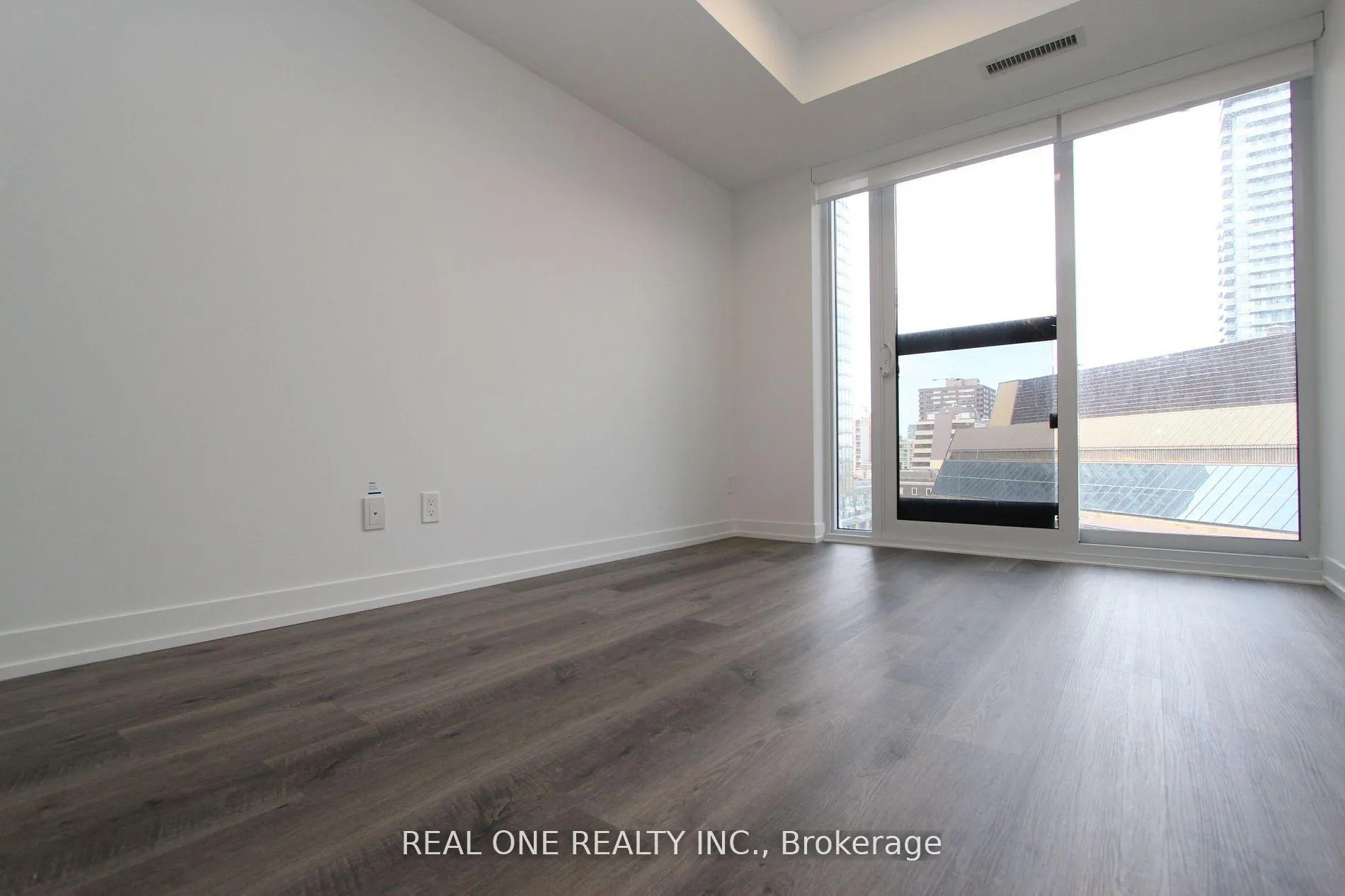 Photo 4 of Unit 1006, 771 Yonge Street, Toronto, Rosedale-Moore Park — HOMEH