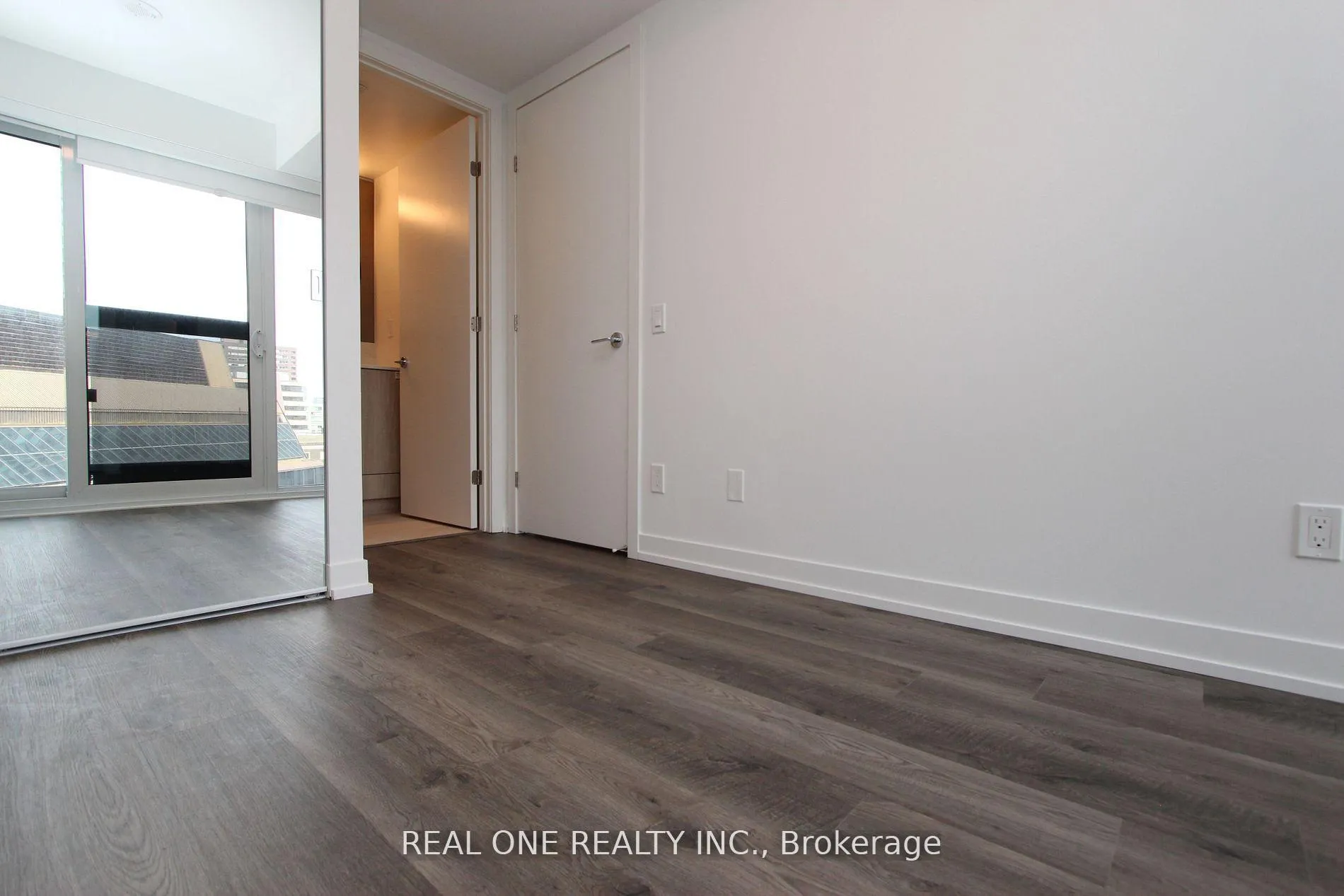 Photo 5 of Unit 1006, 771 Yonge Street, Toronto, Rosedale-Moore Park — HOMEH
