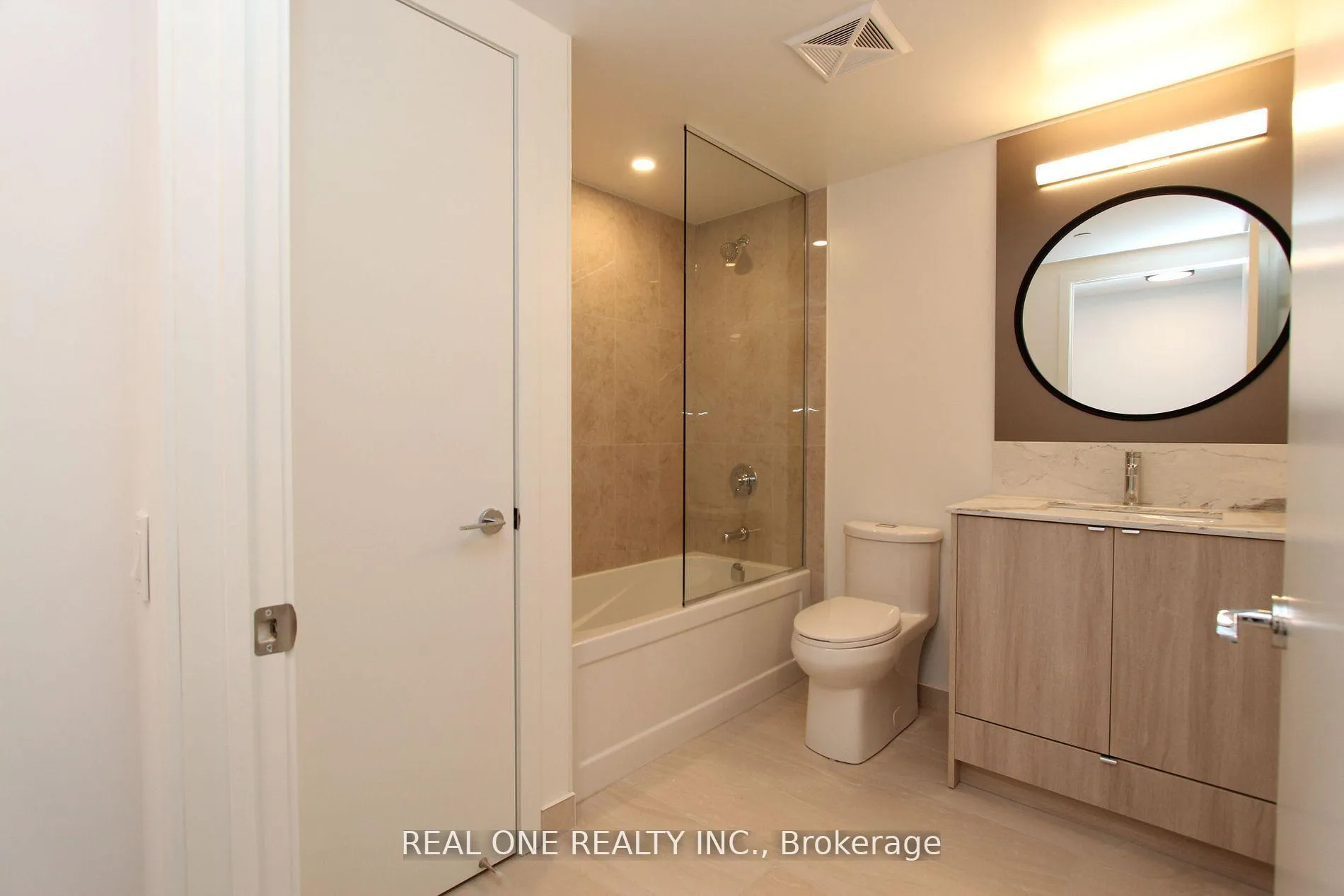 Photo 6 of Unit 1006, 771 Yonge Street, Toronto, Rosedale-Moore Park — HOMEH