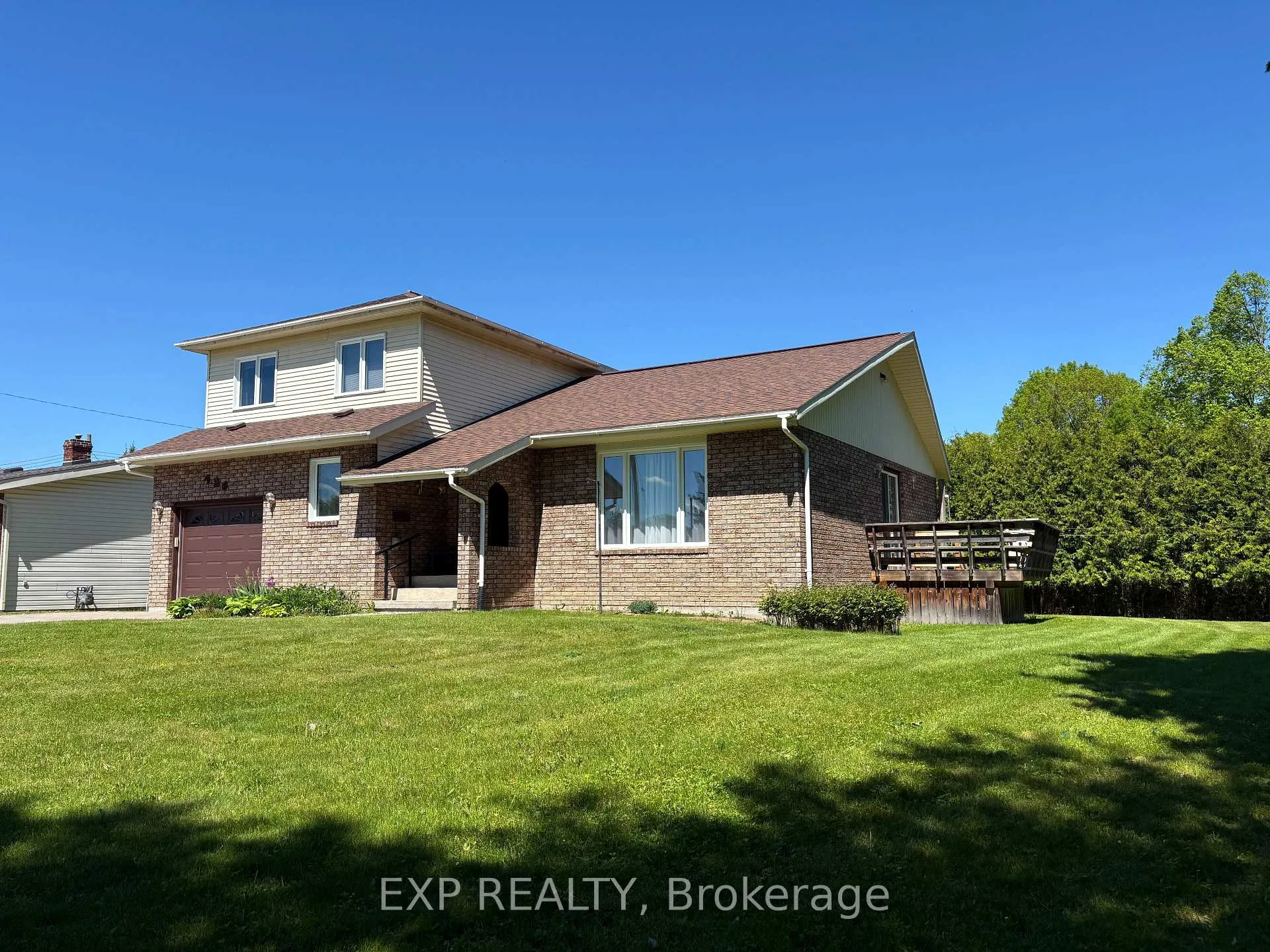 Photo 2 of 426 Sidney Avenue, Renfrew — HOMEH
