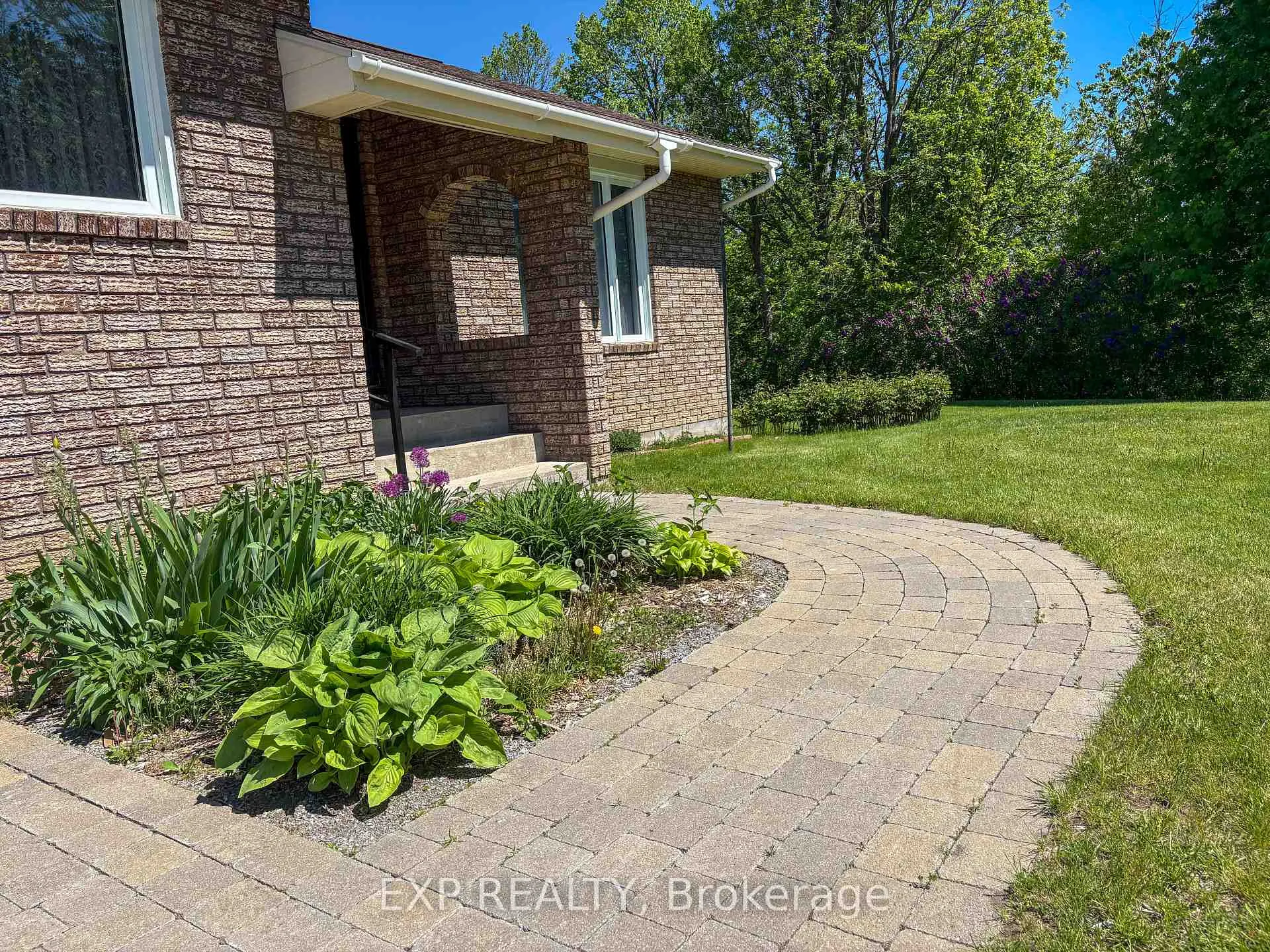 Photo 3 of 426 Sidney Avenue, Renfrew — HOMEH