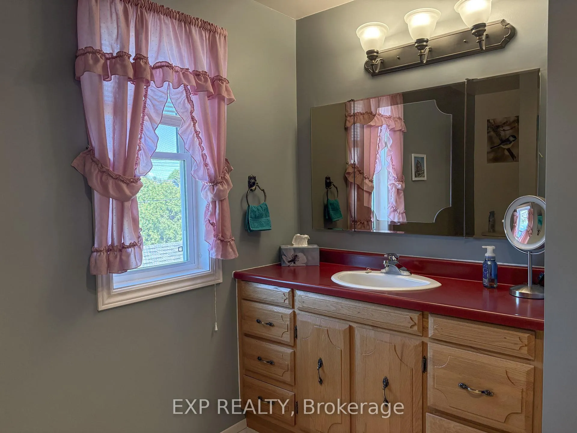 Photo 16 of 426 Sidney Avenue, Renfrew — HOMEH