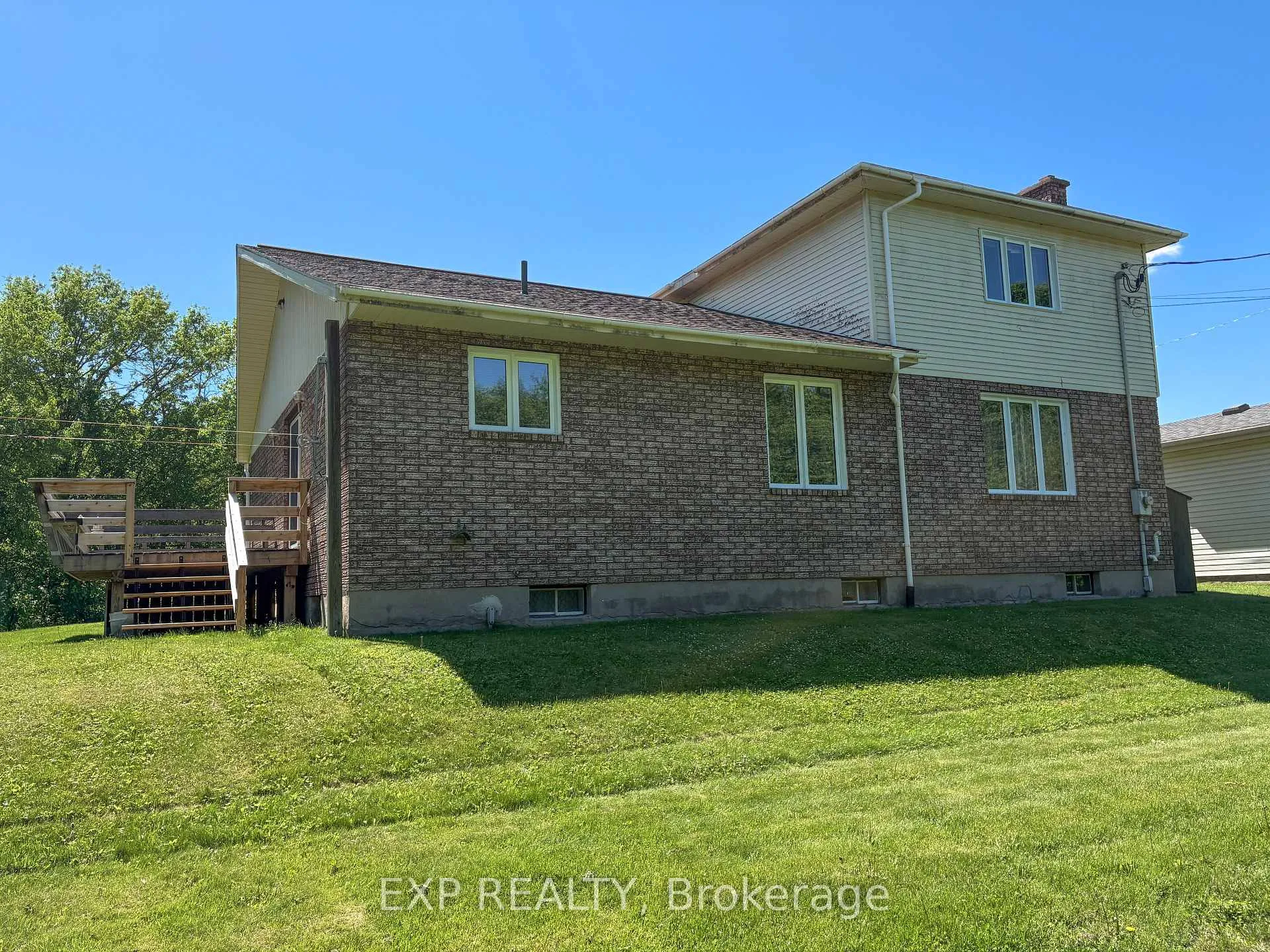 Photo 24 of 426 Sidney Avenue, Renfrew — HOMEH