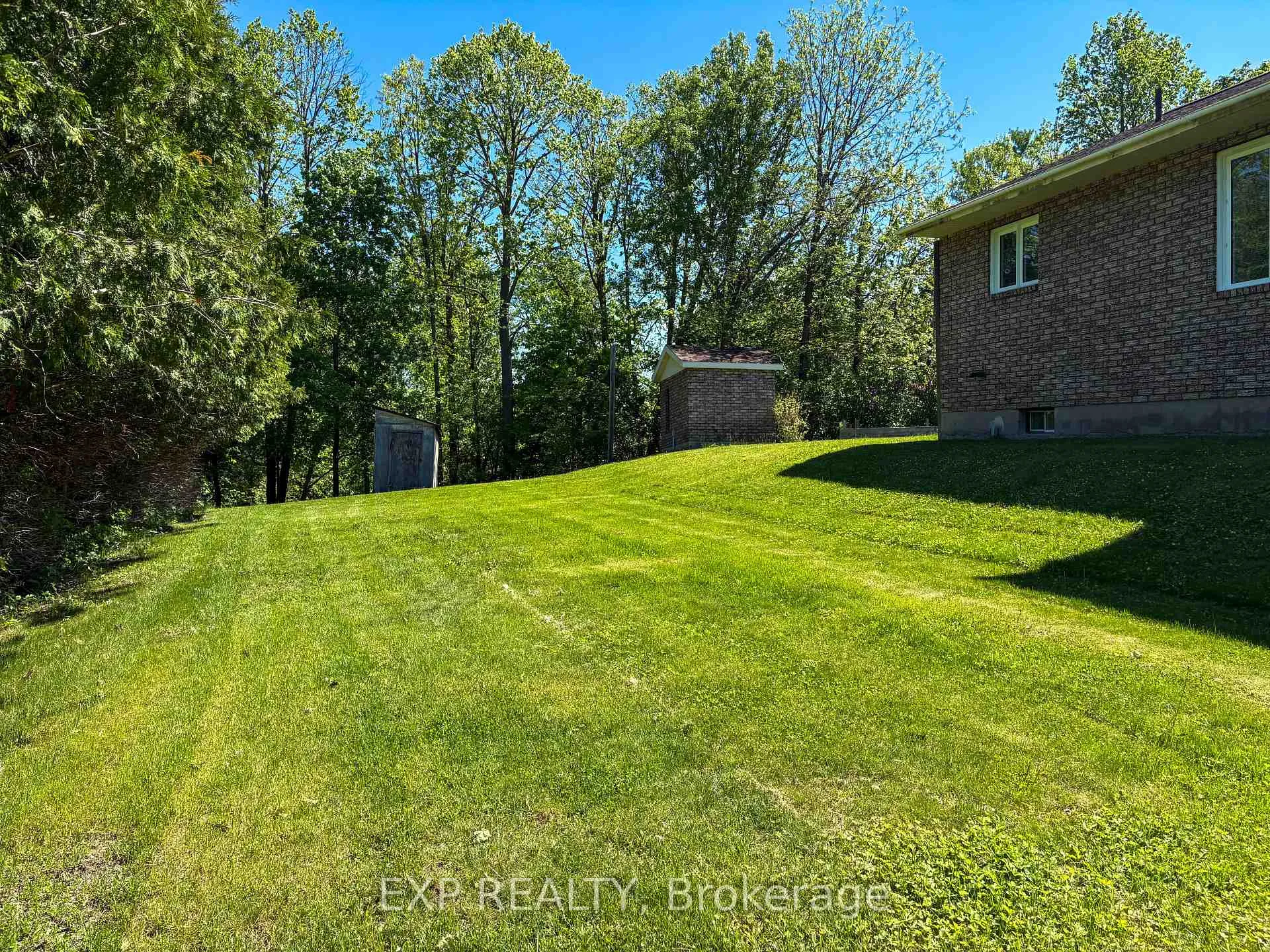 Photo 25 of 426 Sidney Avenue, Renfrew — HOMEH