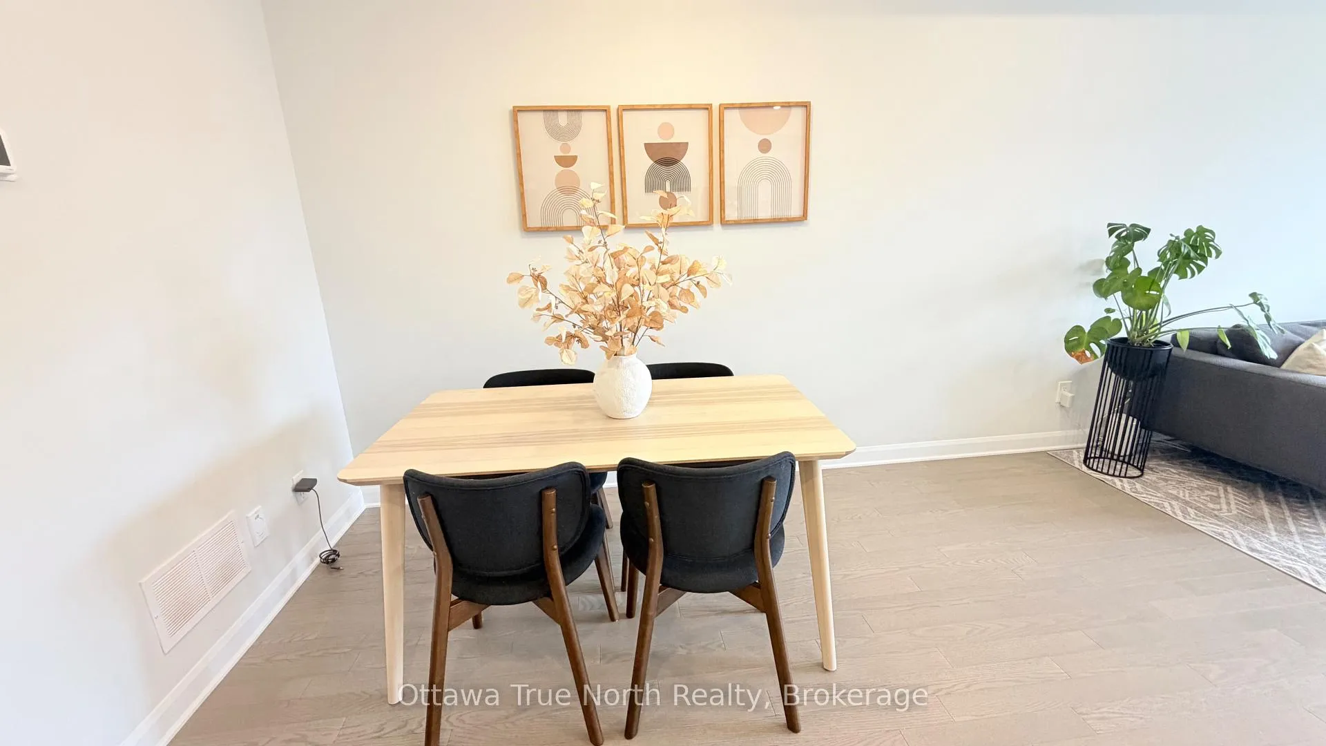 Photo 4 of 230 Invention Boulevard, Ottawa, Kanata - Morgan's Grant/South March — HOMEH
