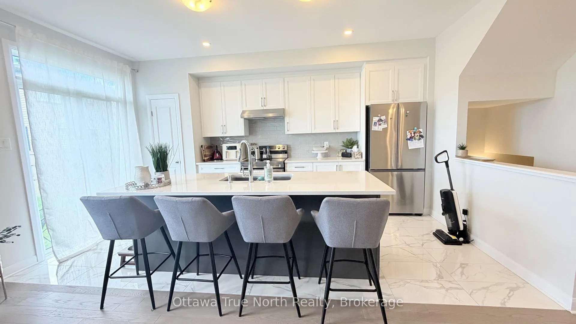 Photo 7 of 230 Invention Boulevard, Ottawa, Kanata - Morgan's Grant/South March — HOMEH