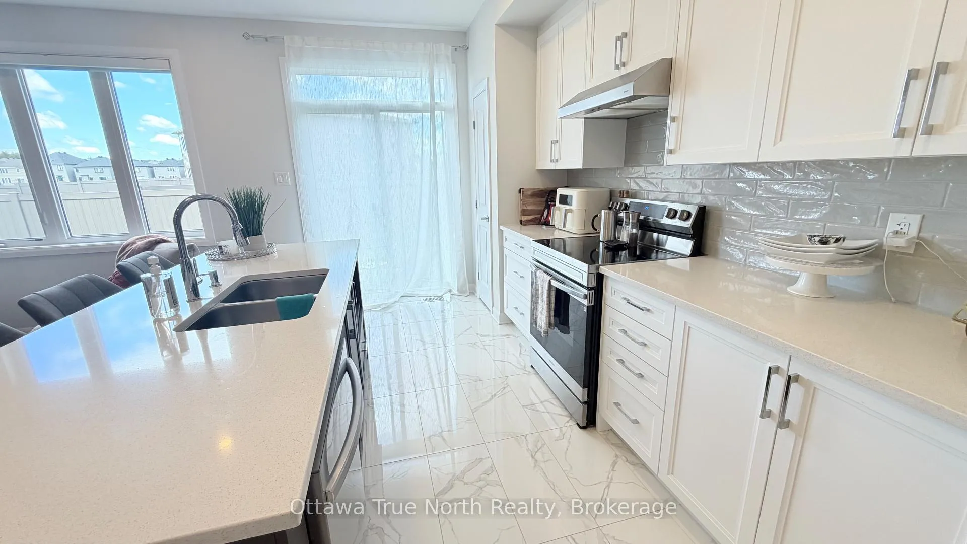 Photo 8 of 230 Invention Boulevard, Ottawa, Kanata - Morgan's Grant/South March — HOMEH