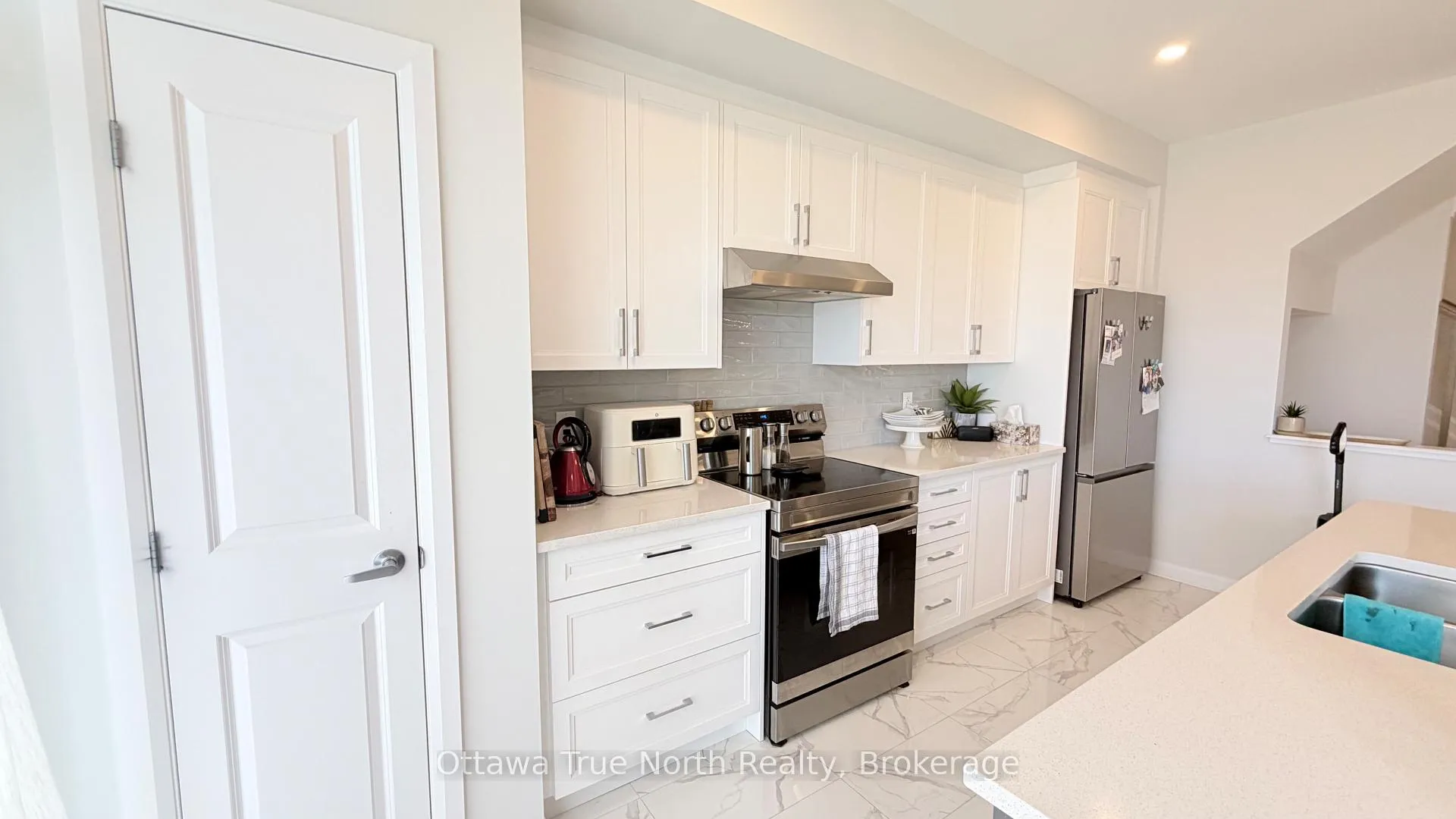 Photo 11 of 230 Invention Boulevard, Ottawa, Kanata - Morgan's Grant/South March — HOMEH