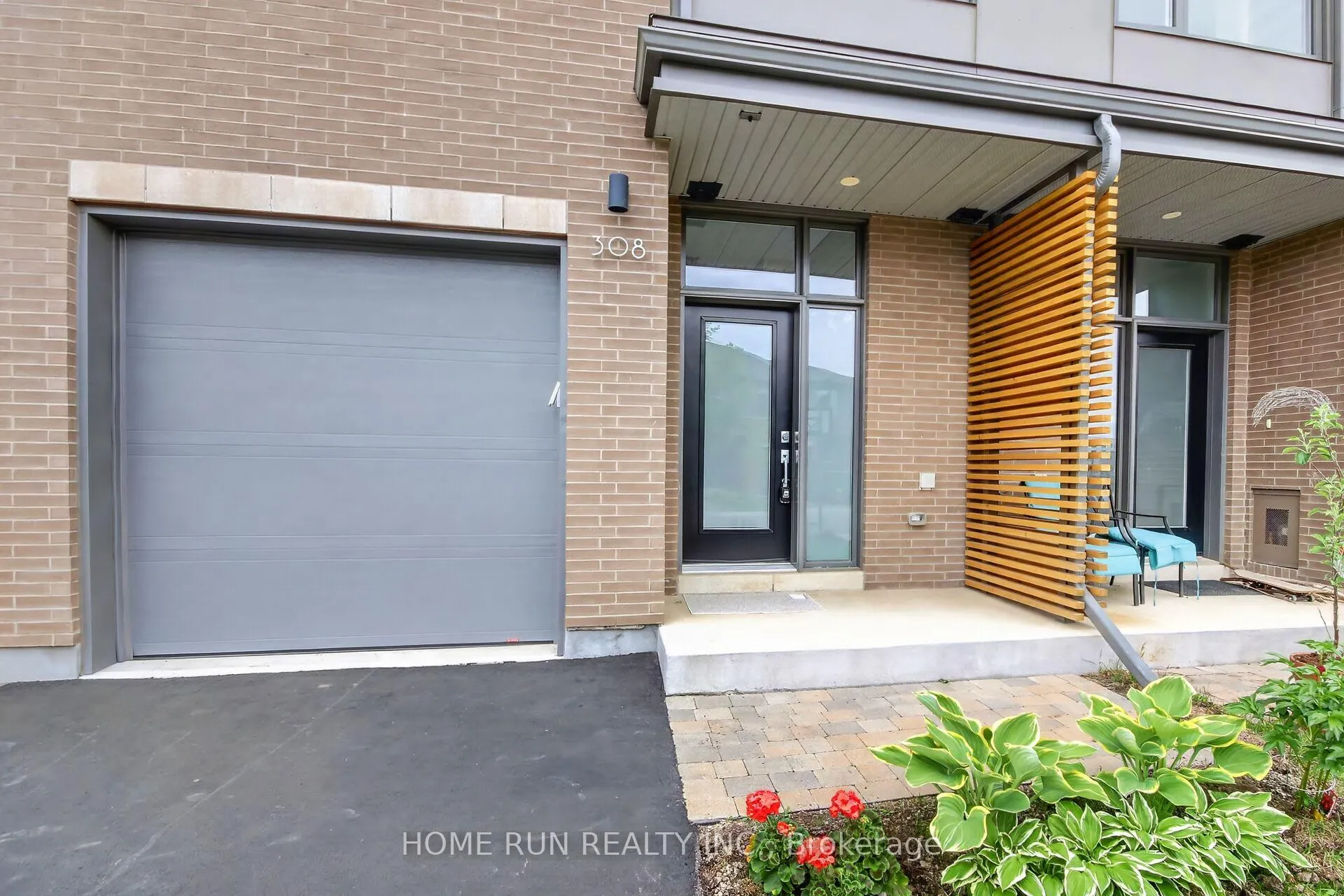 Photo 3 of 308 Wigwas Street, Ottawa, CFB Rockcliffe and Area — HOMEH