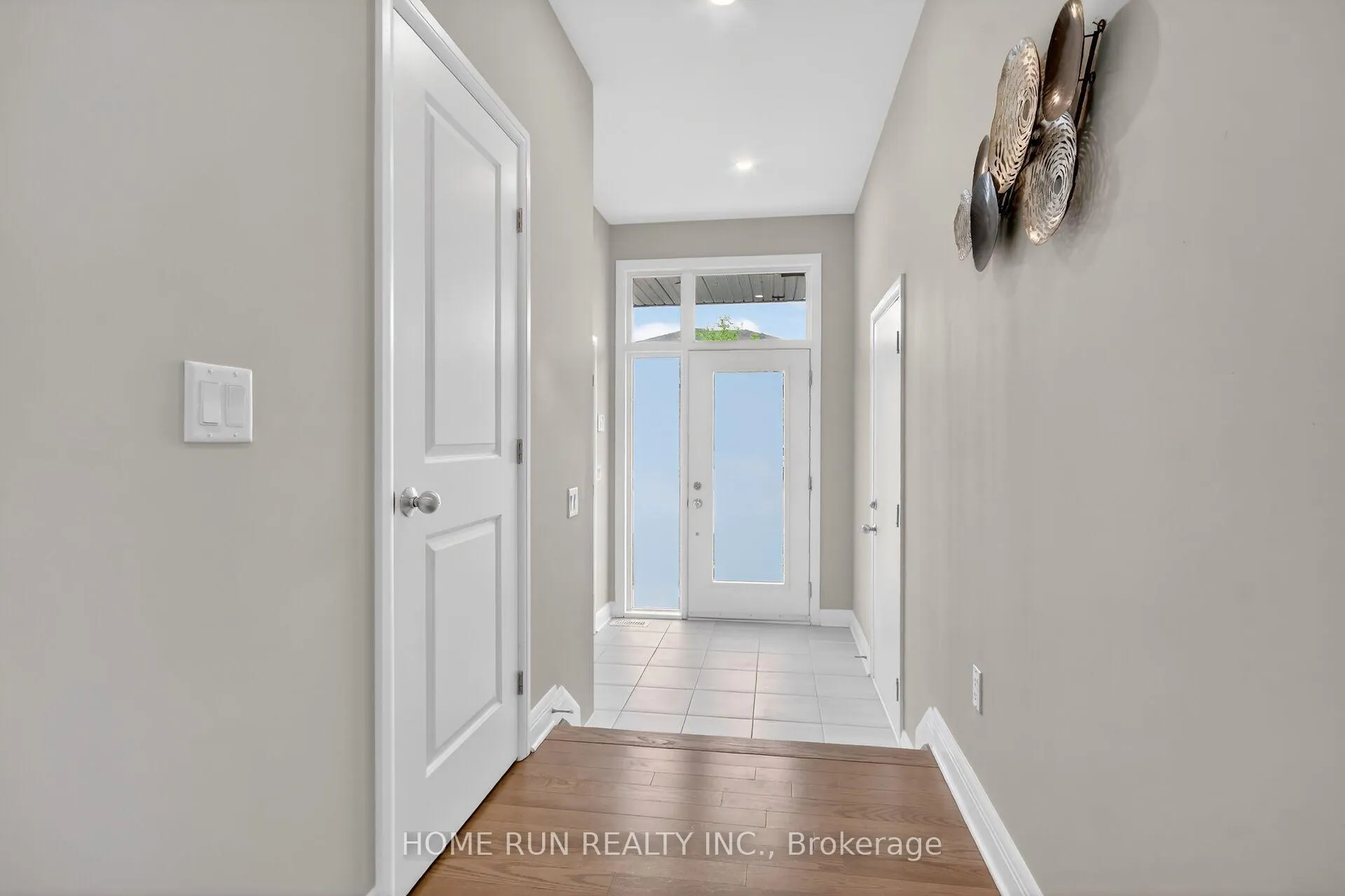Photo 4 of 308 Wigwas Street, Ottawa, CFB Rockcliffe and Area — HOMEH