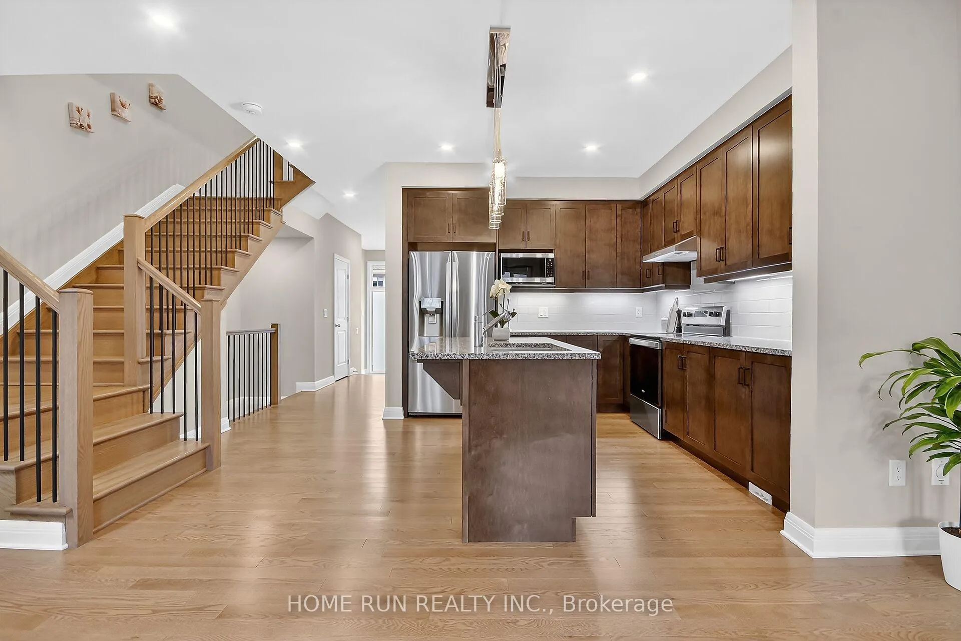 Photo 7 of 308 Wigwas Street, Ottawa, CFB Rockcliffe and Area — HOMEH