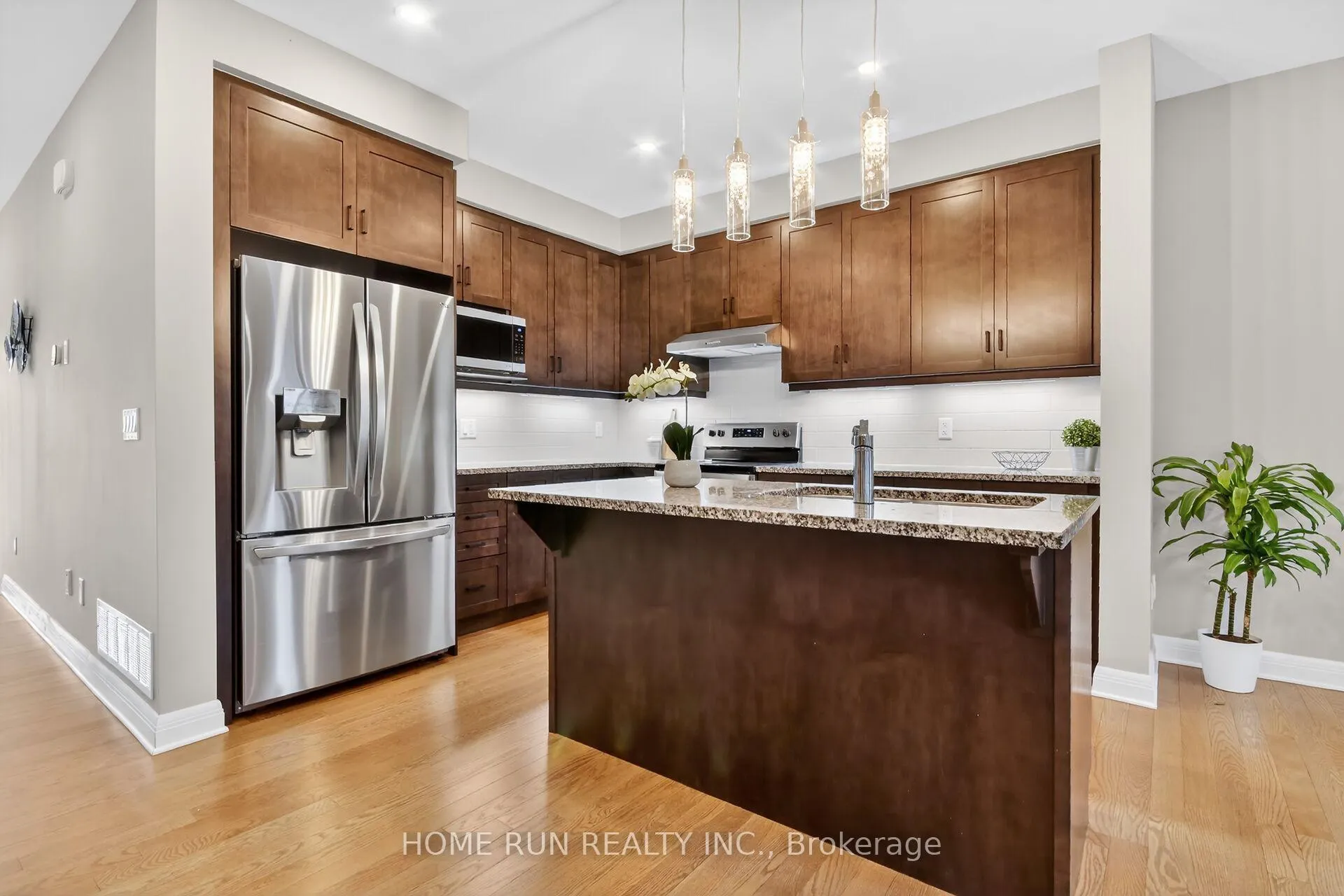 Photo 10 of 308 Wigwas Street, Ottawa, CFB Rockcliffe and Area — HOMEH