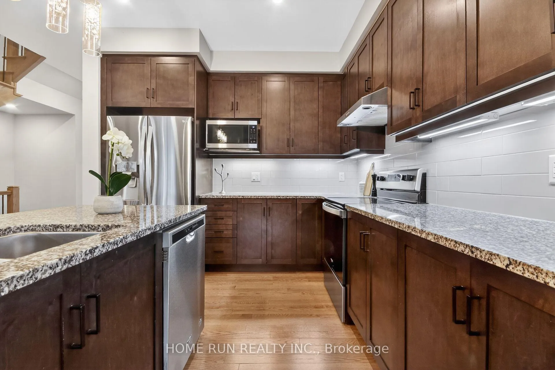 Photo 11 of 308 Wigwas Street, Ottawa, CFB Rockcliffe and Area — HOMEH