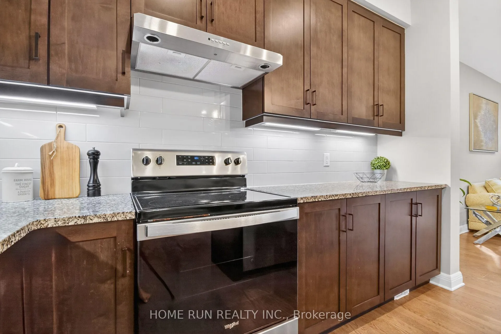 Photo 12 of 308 Wigwas Street, Ottawa, CFB Rockcliffe and Area — HOMEH