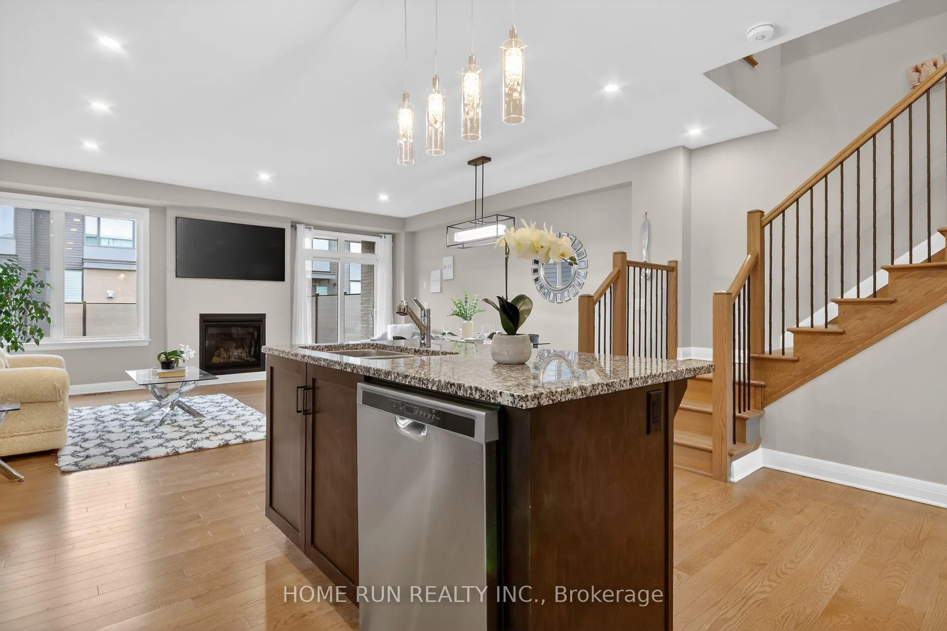 Photo 14 of 308 Wigwas Street, Ottawa, CFB Rockcliffe and Area — HOMEH