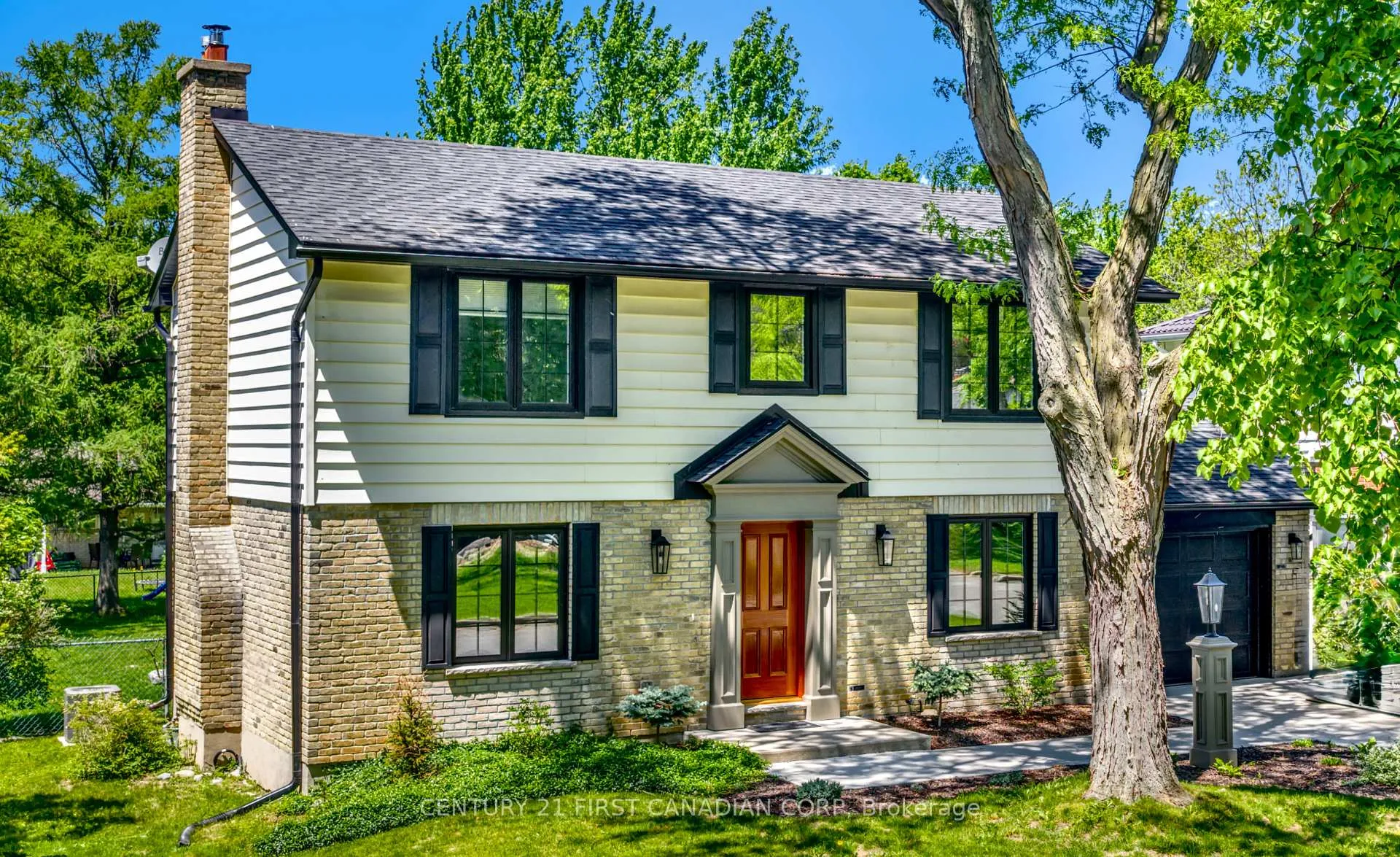 Front of 54 Lloyd Manor Crescent