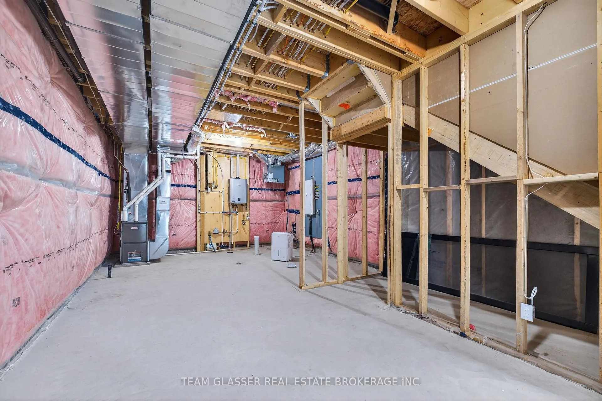 Photo 32 of 22 Dearing Drive, Lambton Shores, Grand Bend — HOMEH