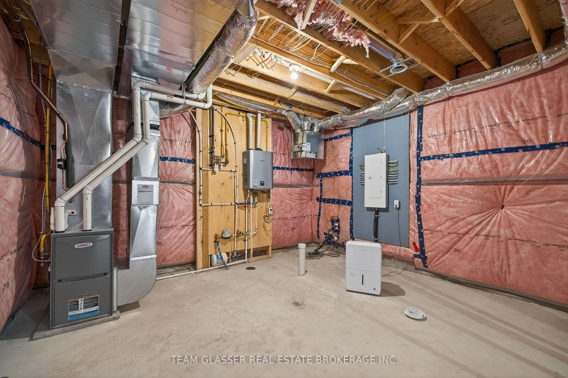 Photo 33 of 22 Dearing Drive, Lambton Shores, Grand Bend — HOMEH