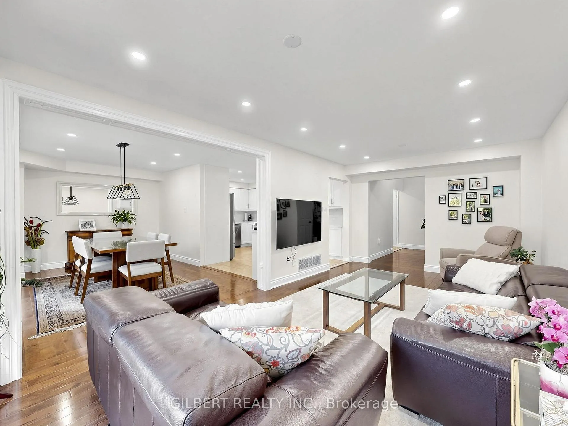 Photo 4 of 90 Chiswick Crescent, Aurora, Aurora Highlands — HOMEH