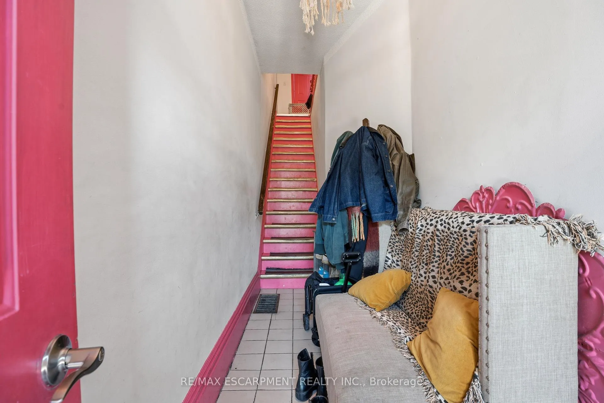 Photo 15 of 355 Barton Street E, Hamilton, Landsdale — HOMEH