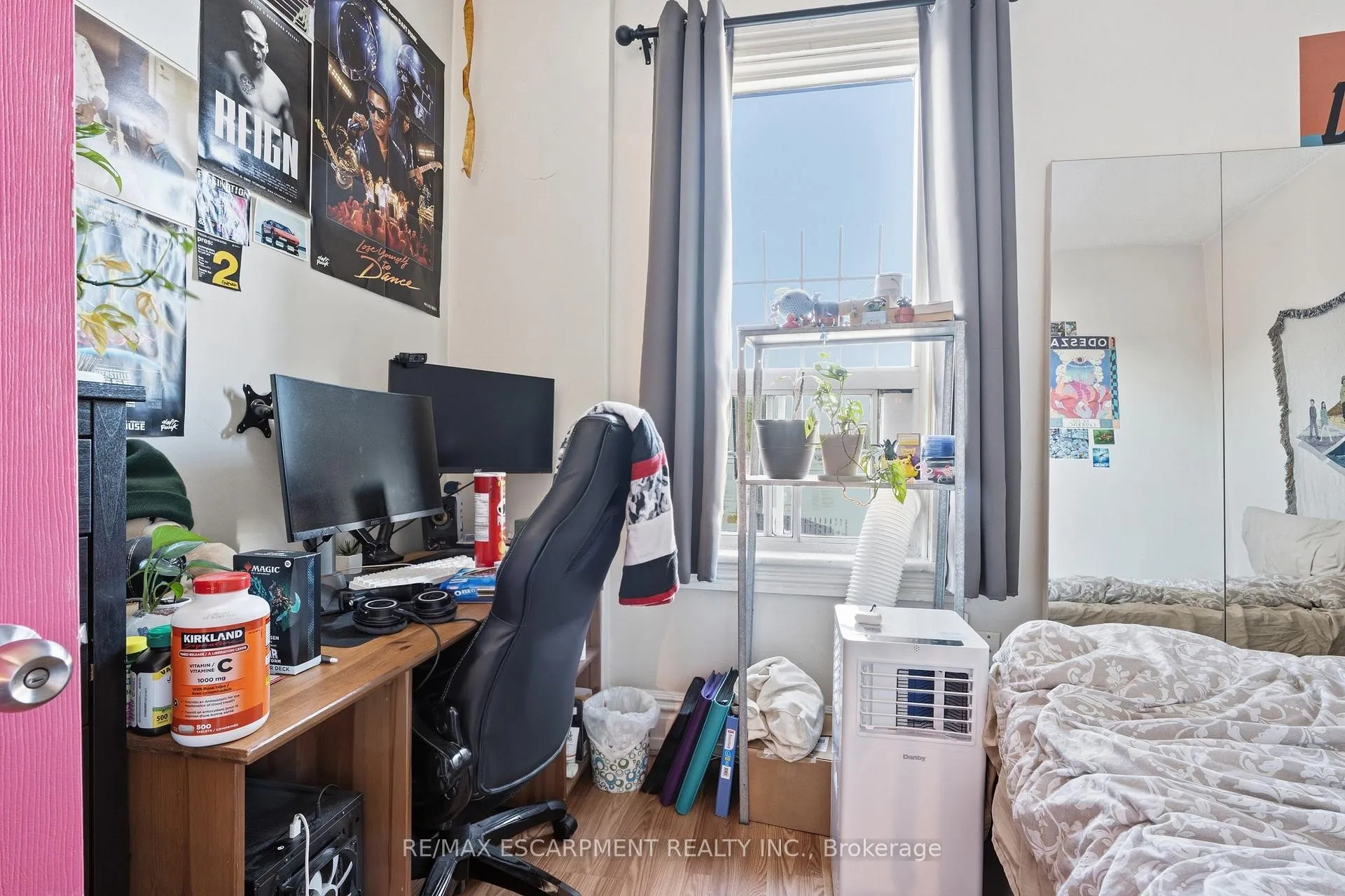 Photo 23 of 355 Barton Street E, Hamilton, Landsdale — HOMEH