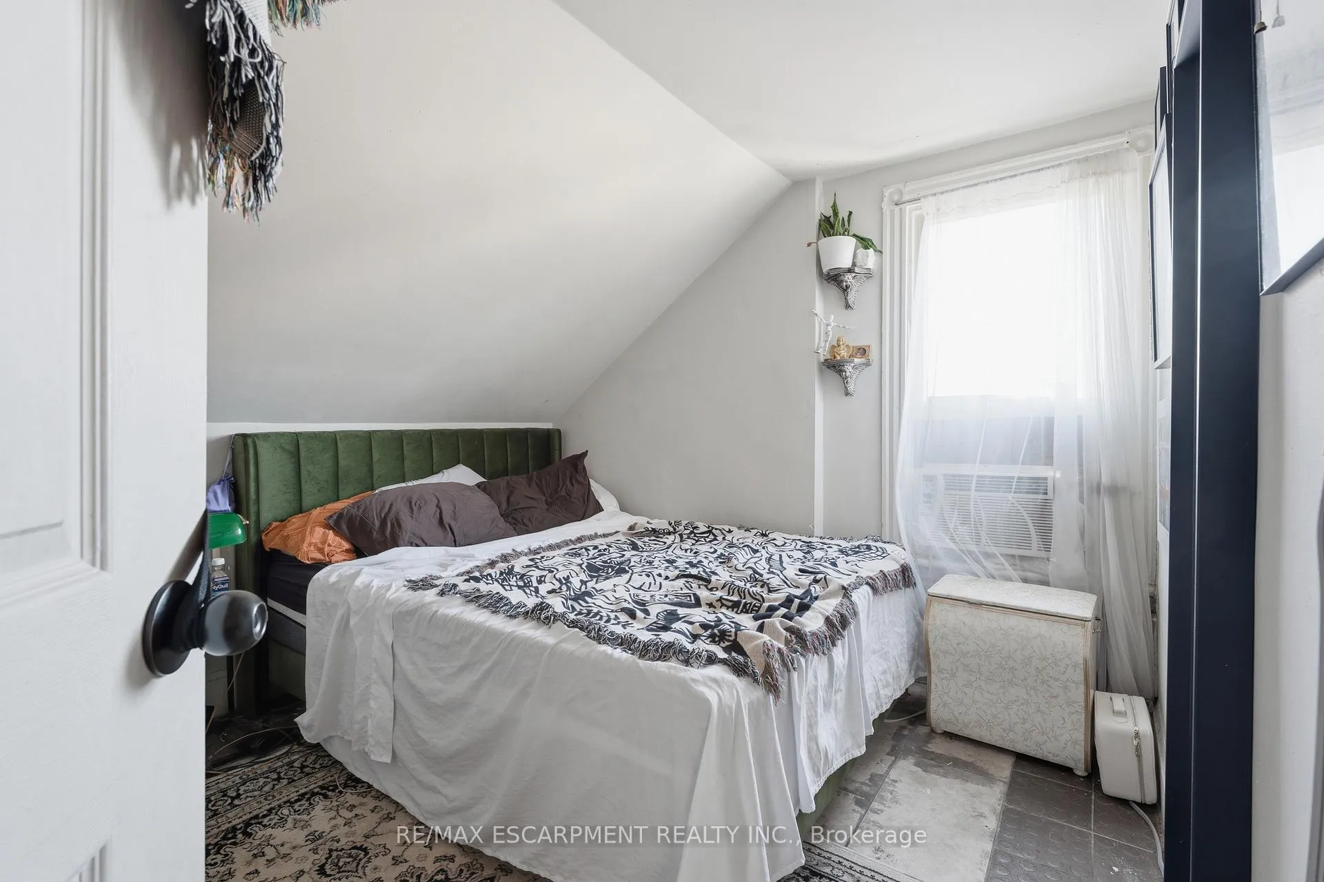 Photo 27 of 355 Barton Street E, Hamilton, Landsdale — HOMEH