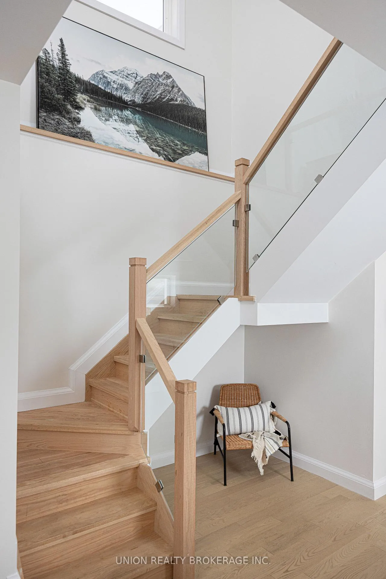 Photo 12 of 273 Lee Avenue, Toronto, The Beaches — HOMEH